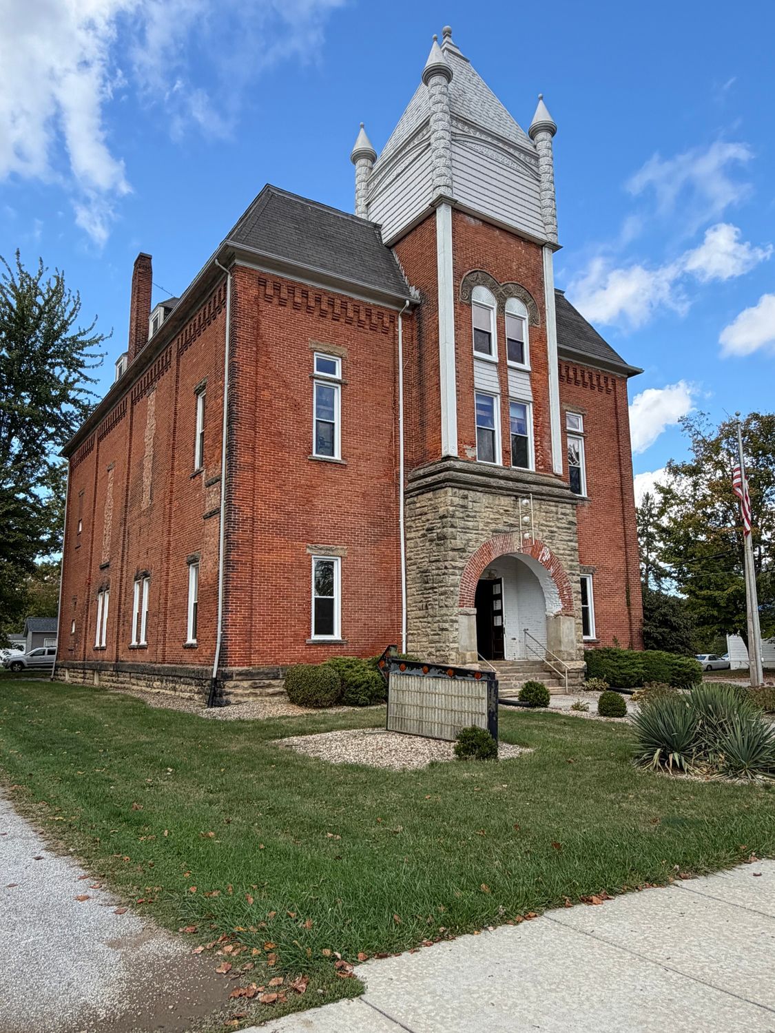 34 Pleasant St, Wakeman, OH 44889