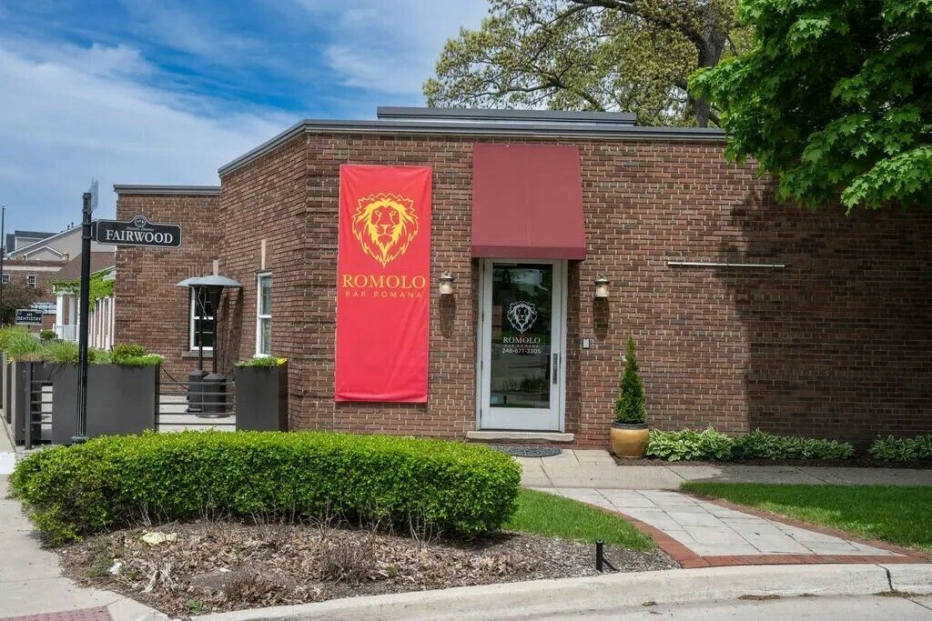 23810 Woodward Ave, Pleasant Ridge, MI 48069