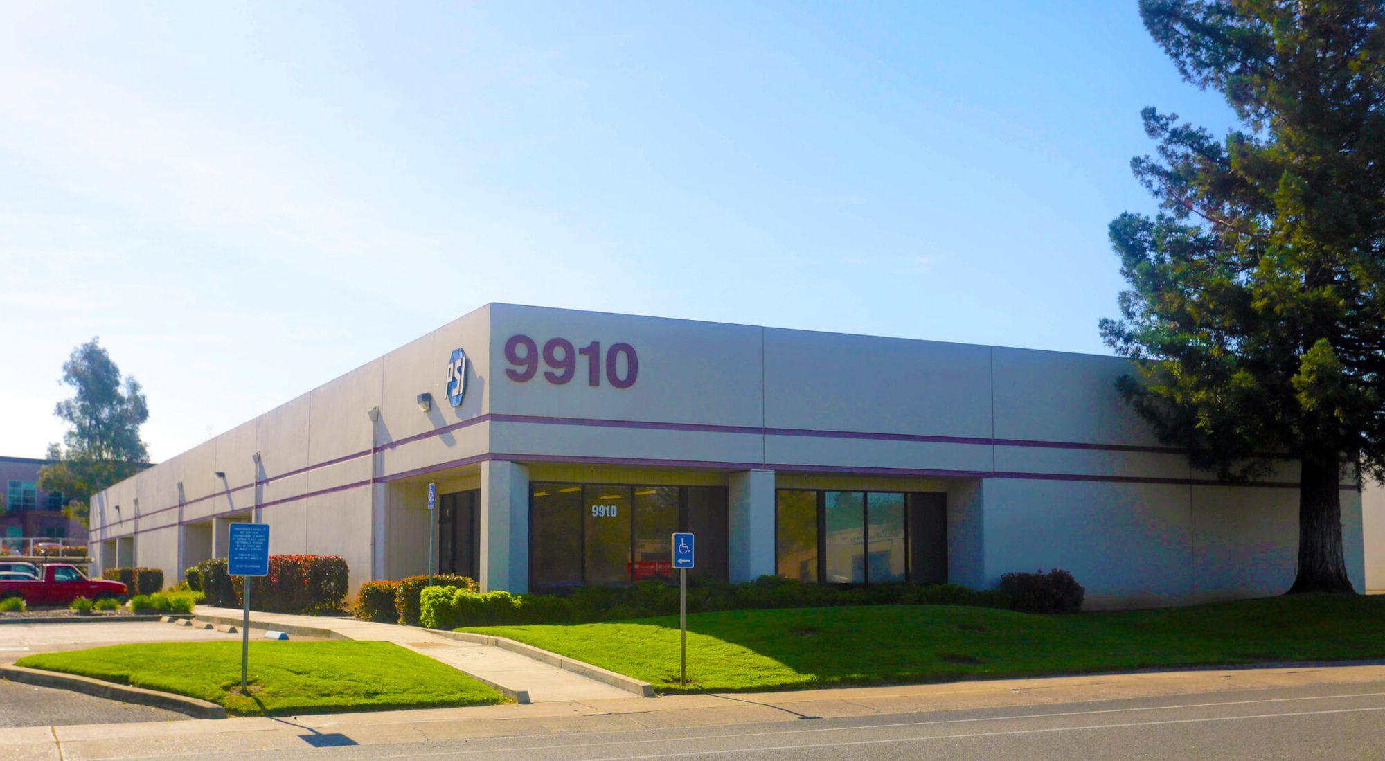 9910 Horn Rd, Sacramento, CA 95827