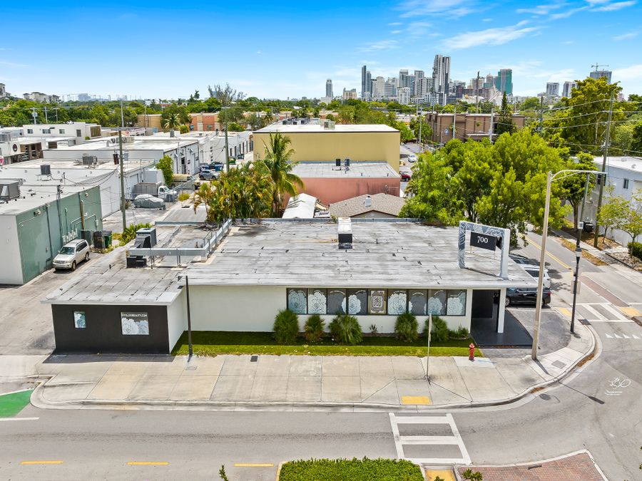 Turnkey Retail/Showroom Opportunity in Fort Lauderdale, Fort Lauderdale