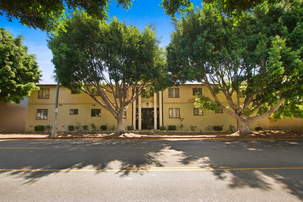 1118 S. Fairfax Avenue