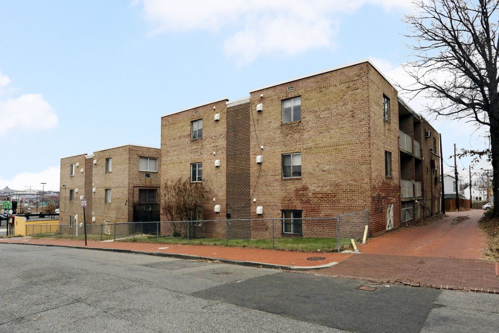 1210 - 1212 Maple View Place SE