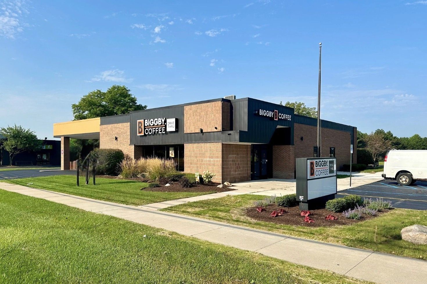 28455 Schoenherr Rd, Warren, MI 48088