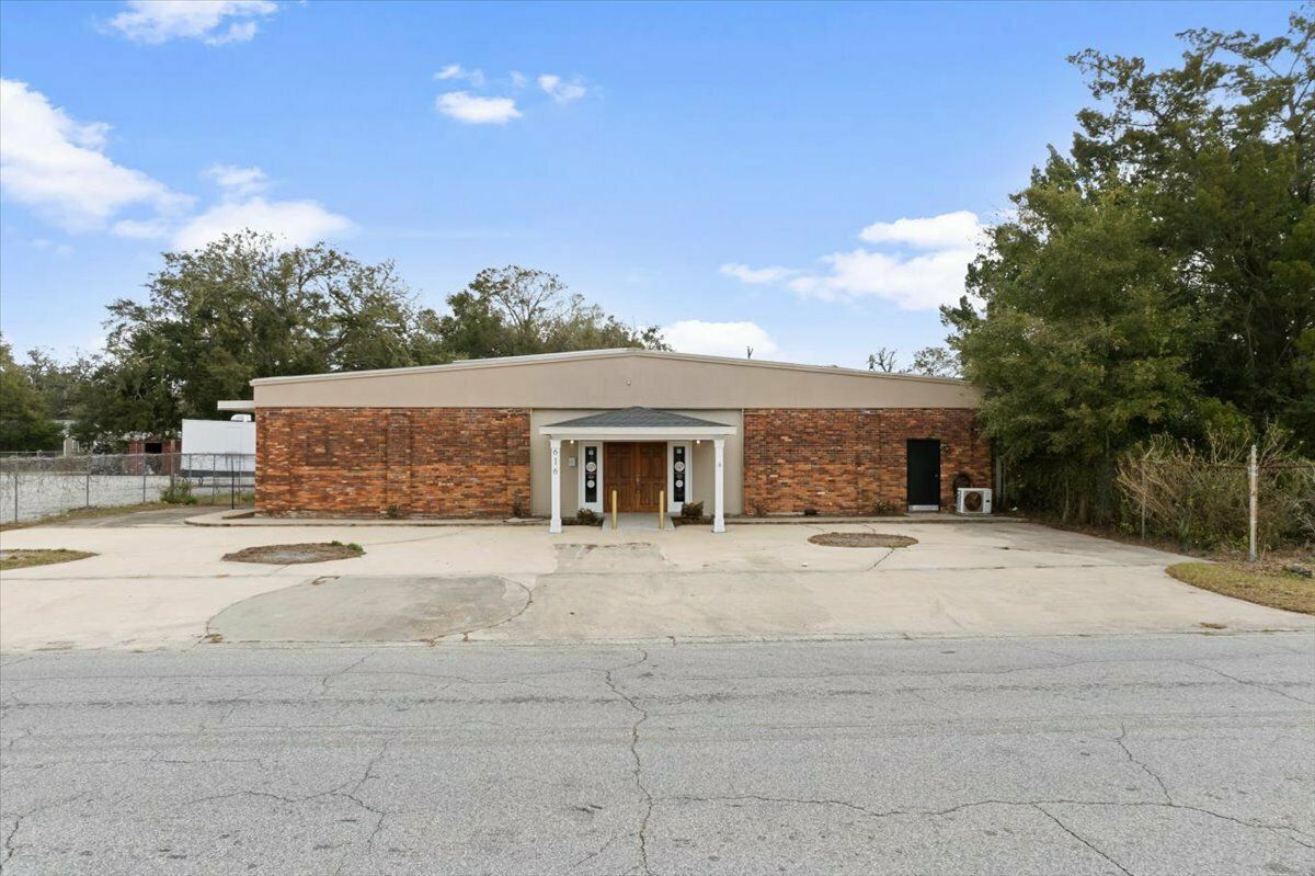 616 Bay St, Brunswick, GA 31520-7907