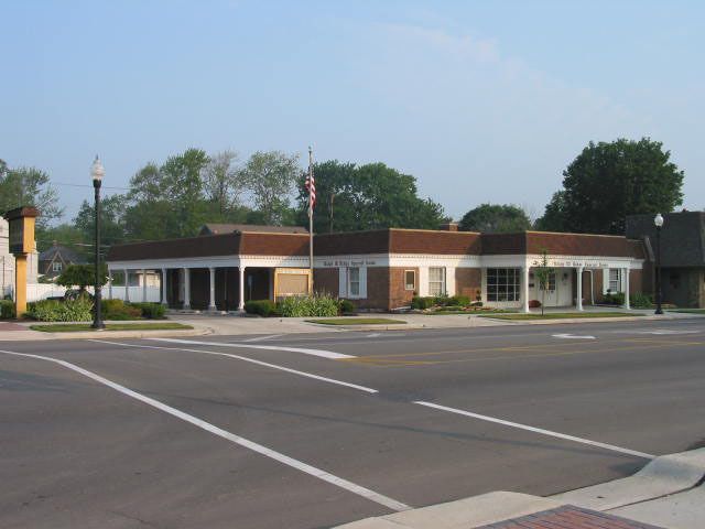 2272 West Jefferson Ave, Trenton, MI 48183