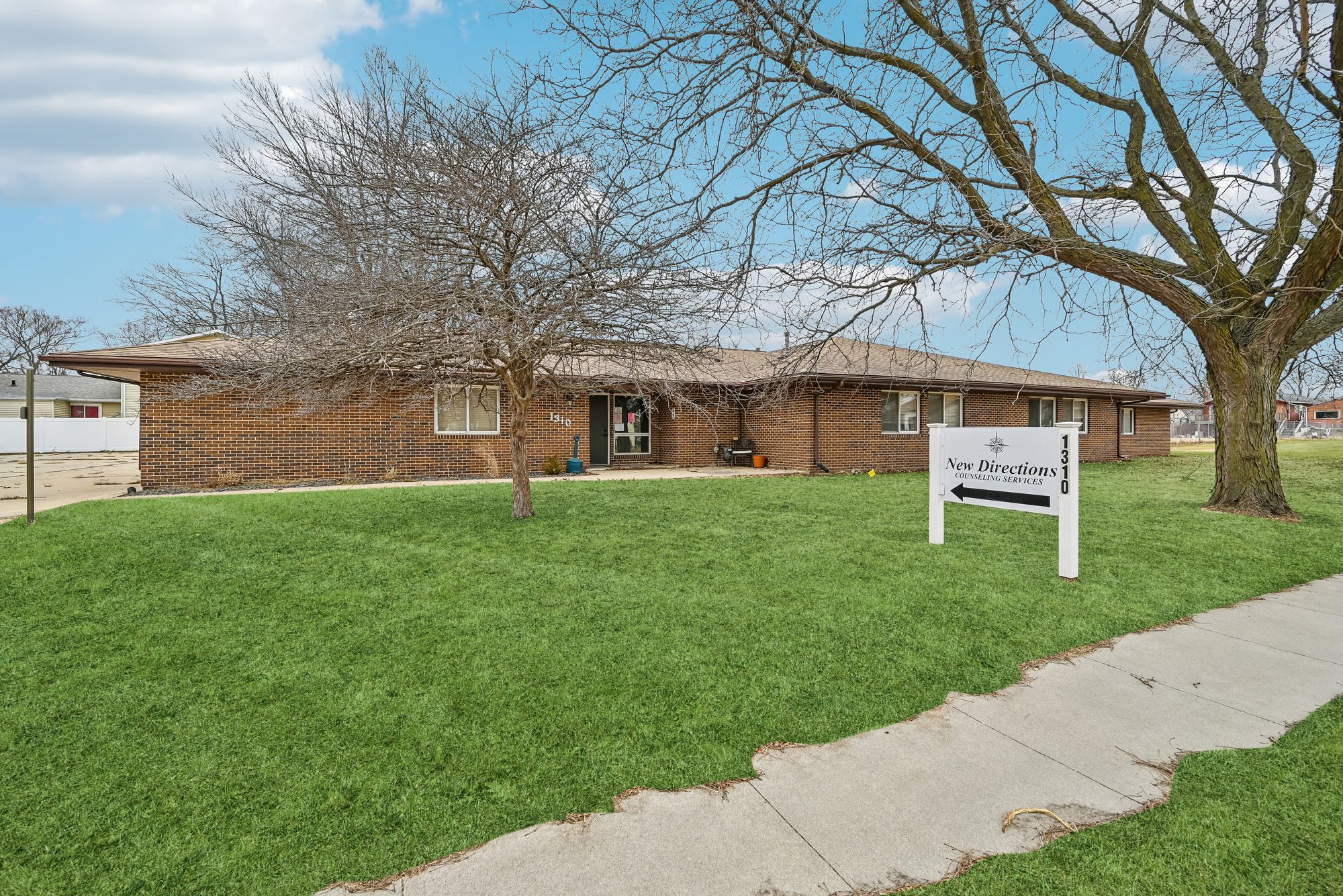 1310 Solar Dr, Waterloo, IA 50701