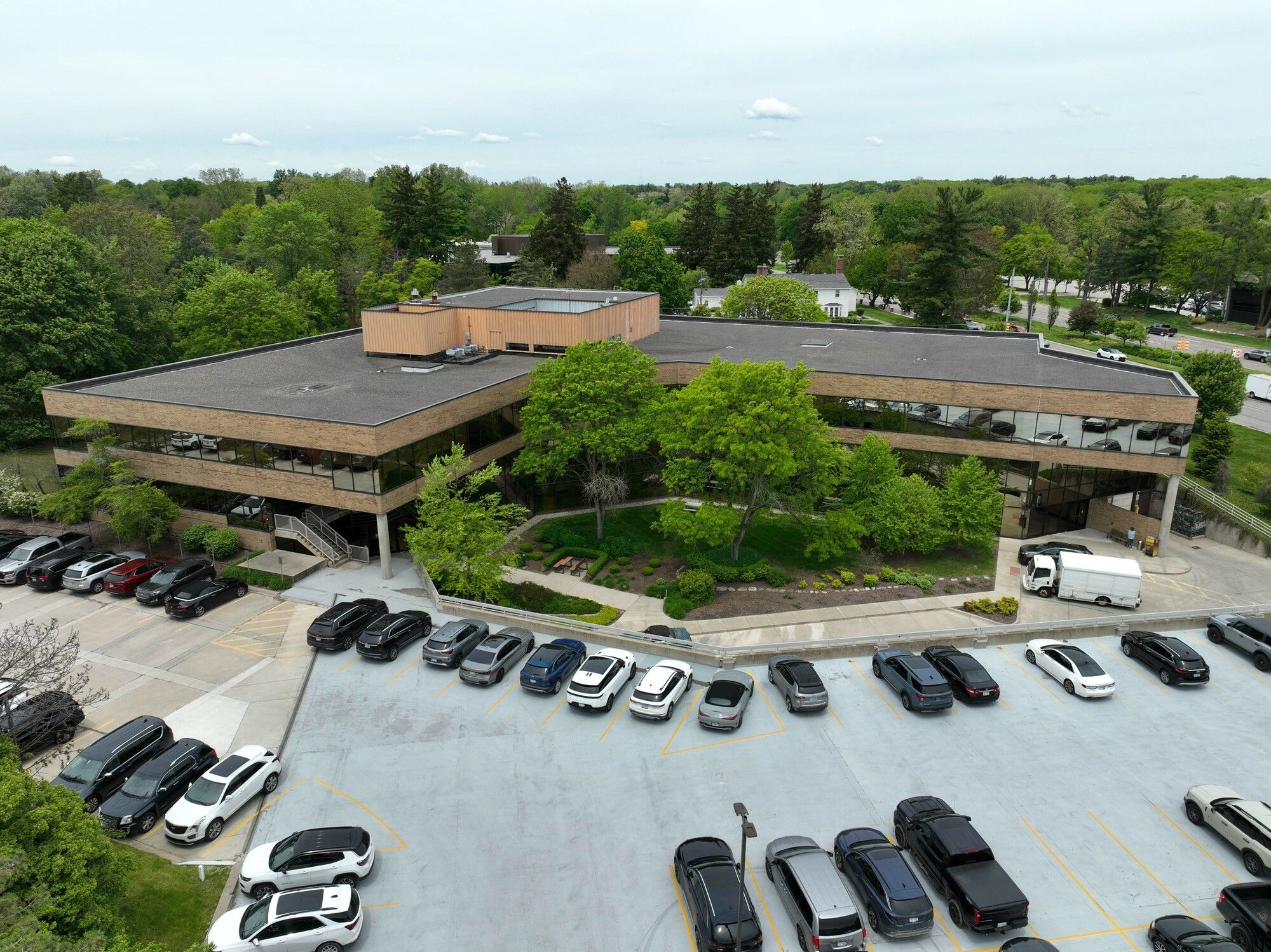 38505 Woodward Ave, Bloomfield Hills, MI 48304