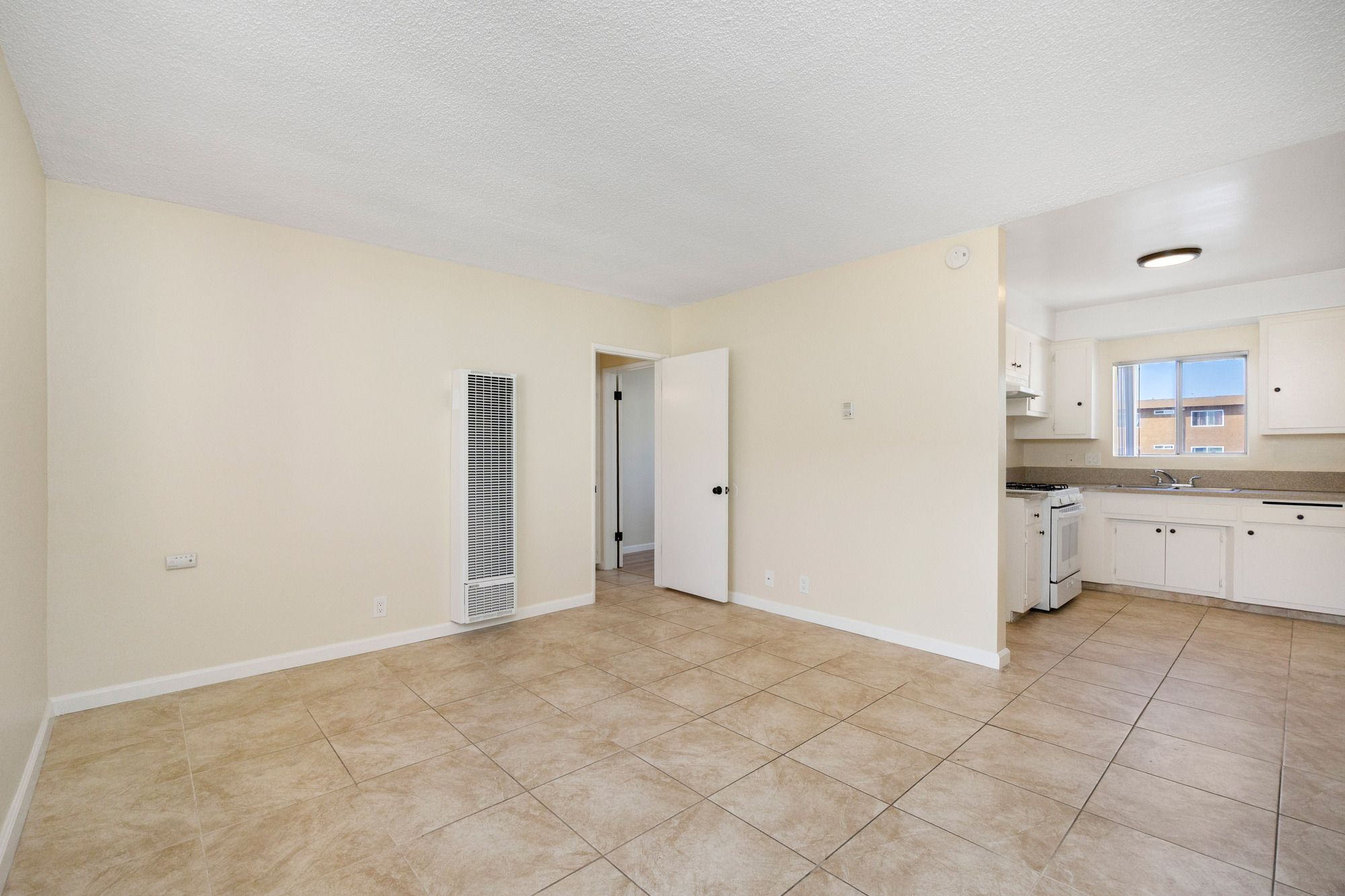 The Crest Apartments thumbnail 19