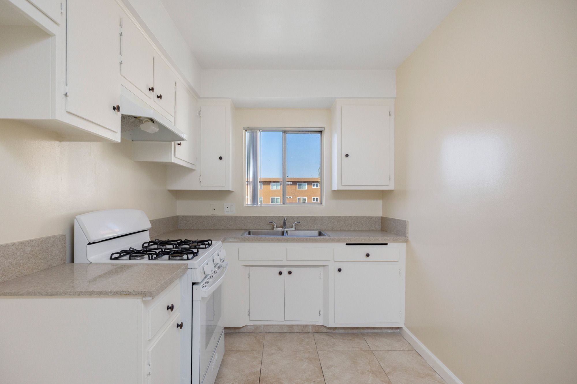 The Crest Apartments thumbnail 20