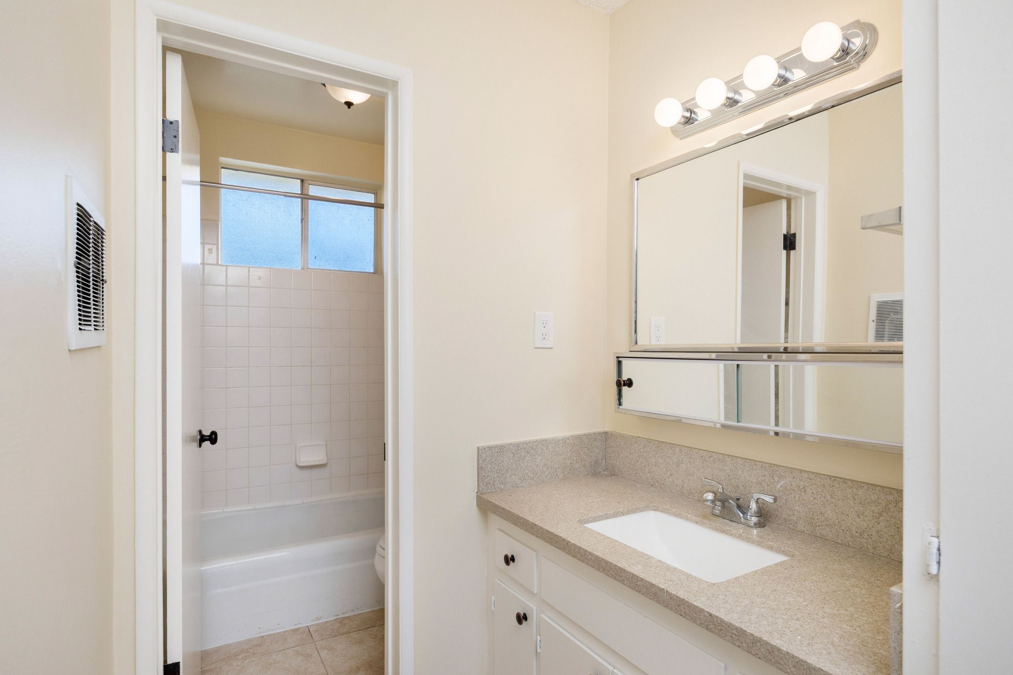 The Crest Apartments thumbnail 21