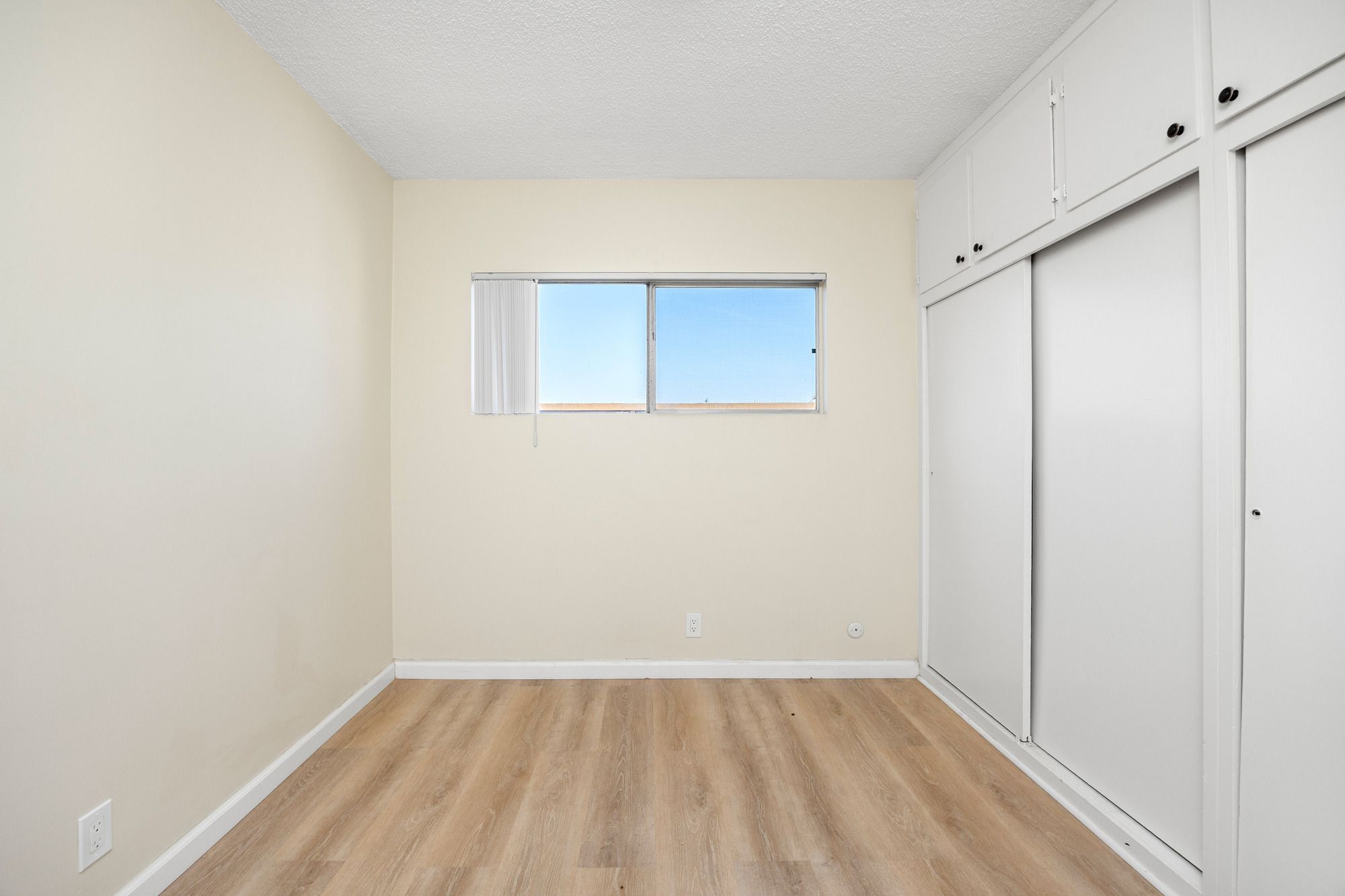 The Crest Apartments thumbnail 22