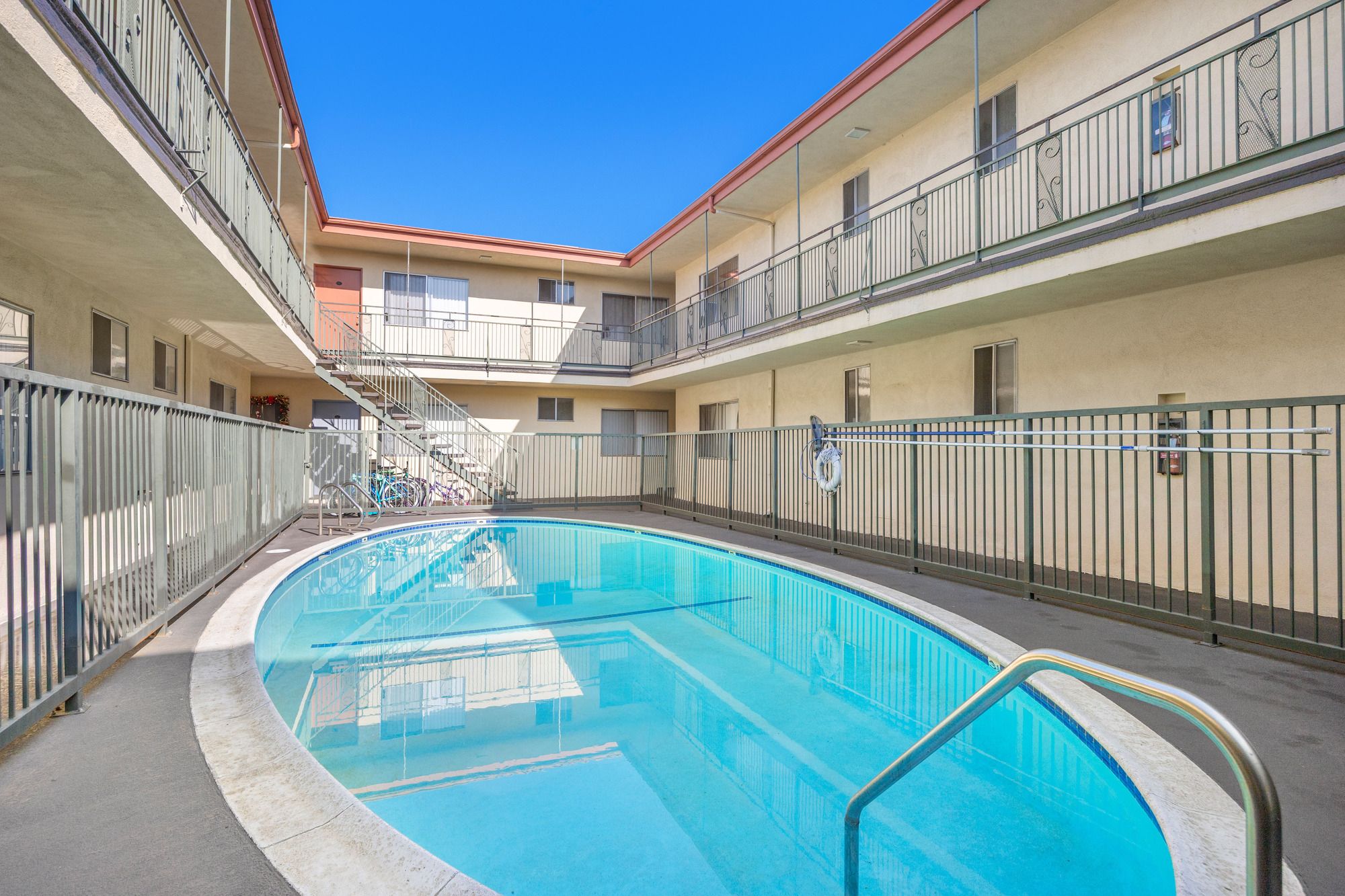 The Crest Apartments thumbnail 27
