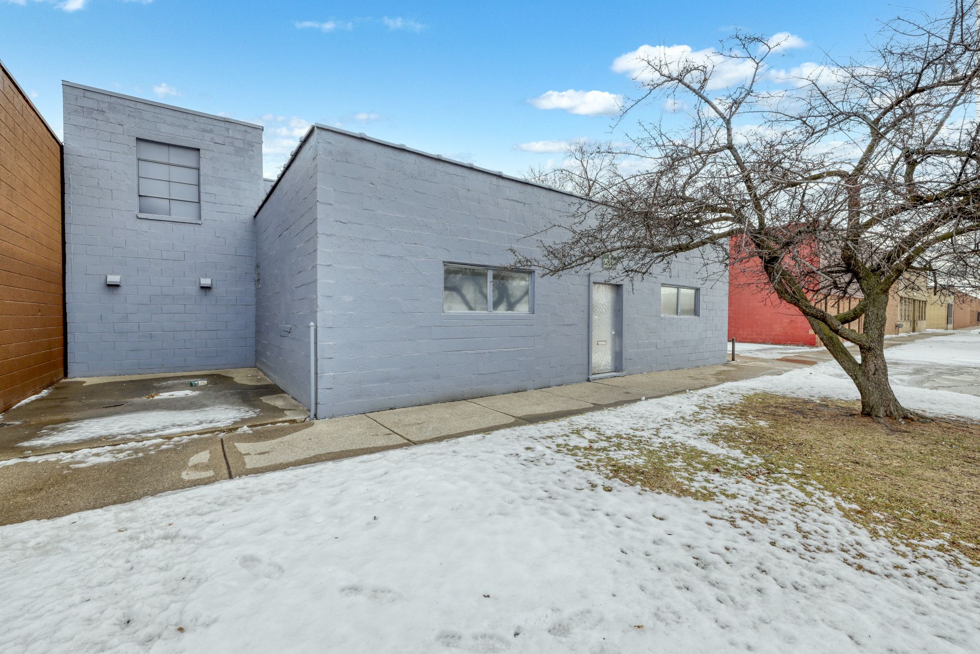 25330 John R Rd, Madison Heights, MI 48071