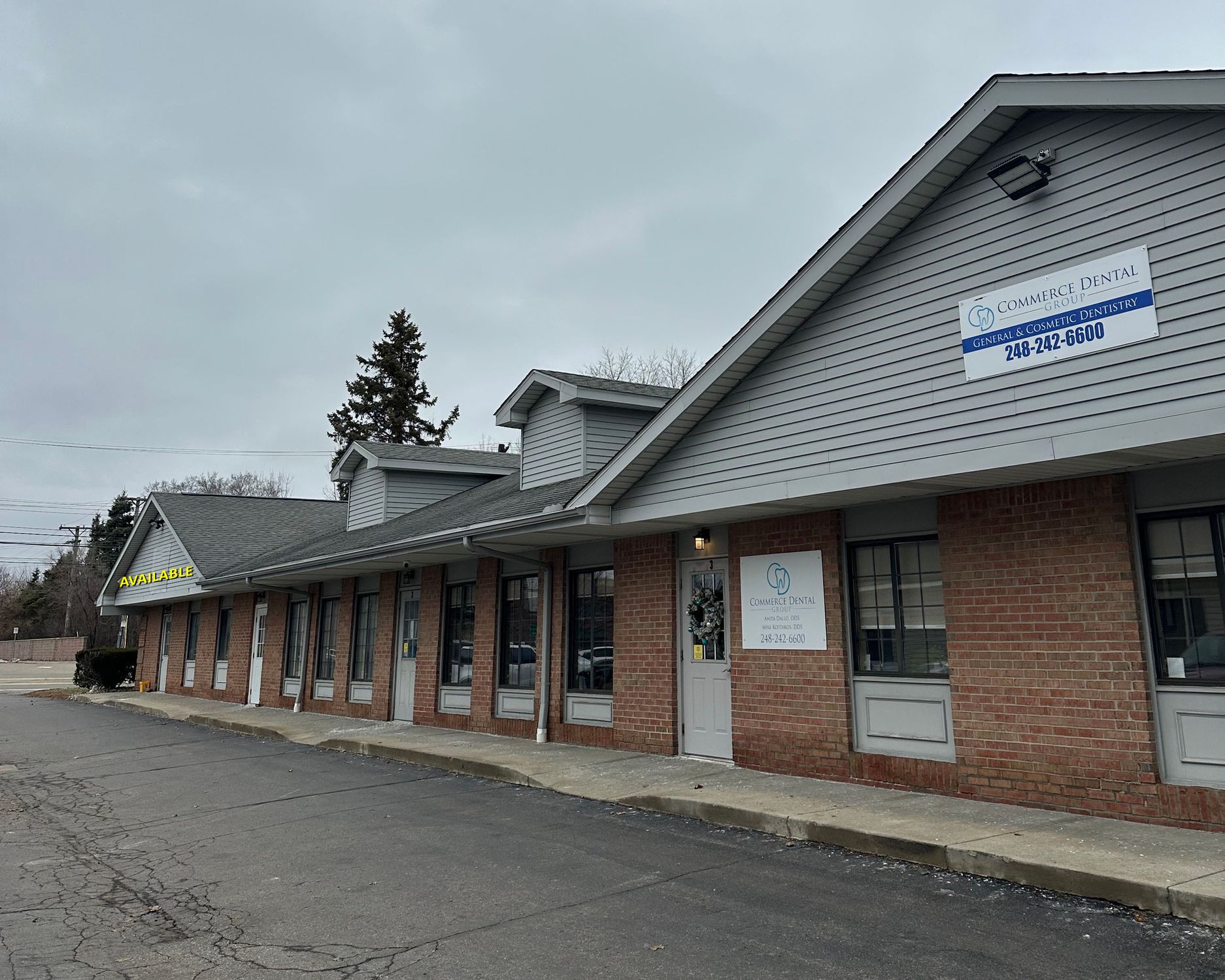 8091 Commerce Rd, Commerce Township, MI 48382