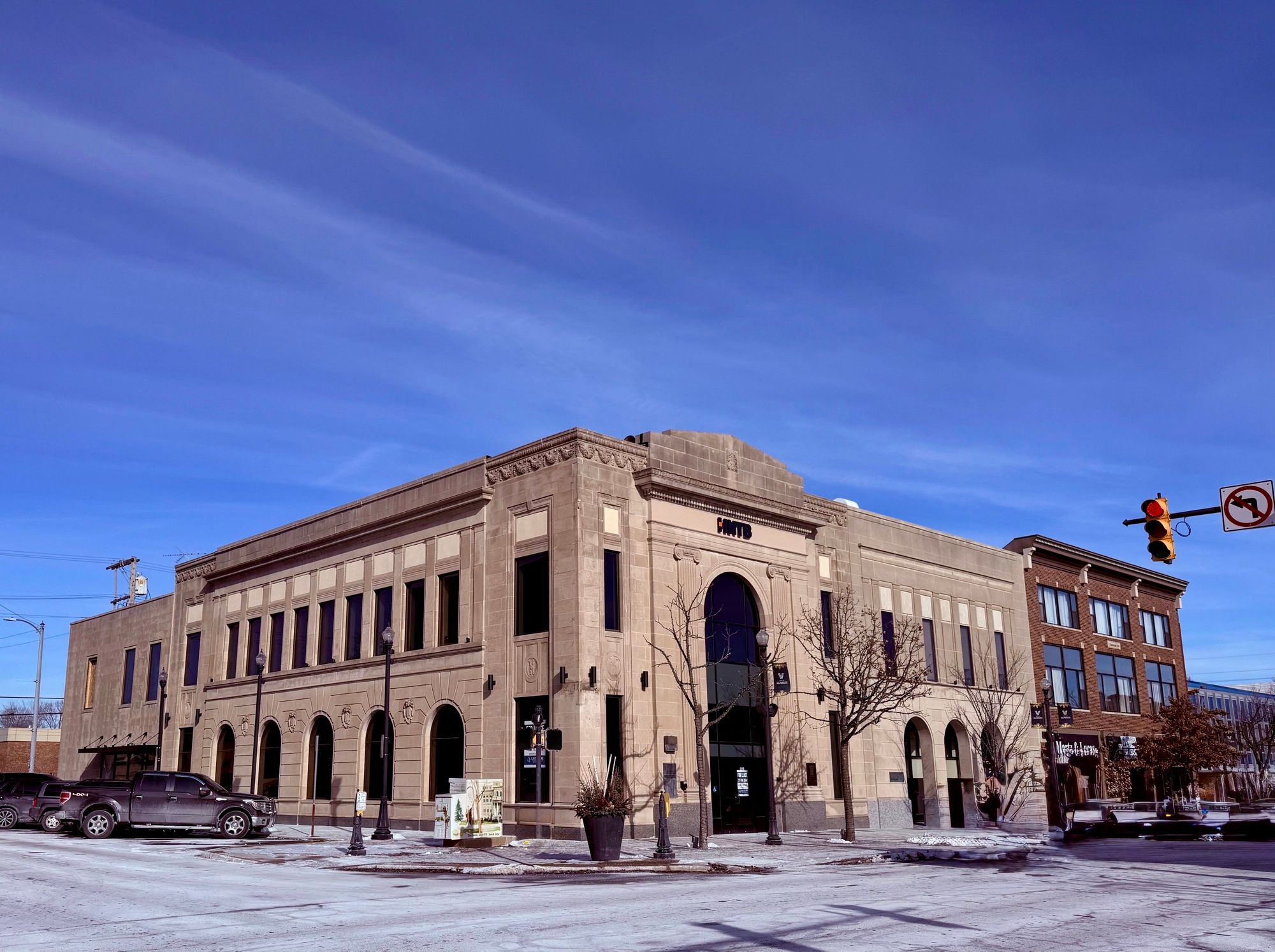 101 East Lincolnway, Valparaiso, IN 46383