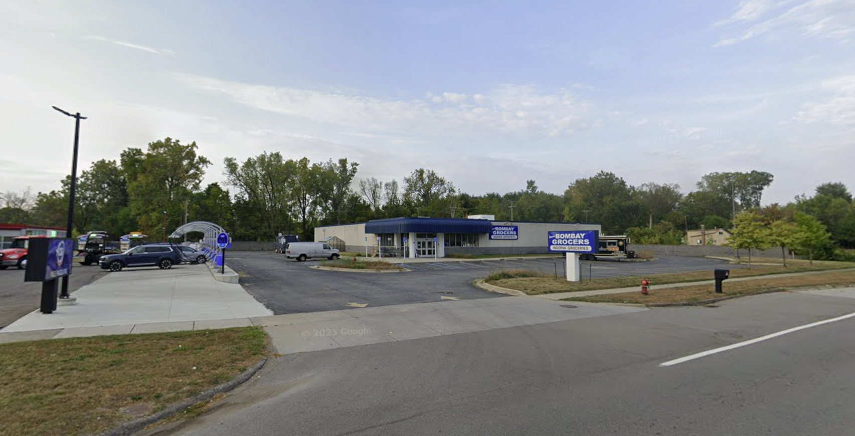 2822 E Maple Rd, Troy, MI 48083