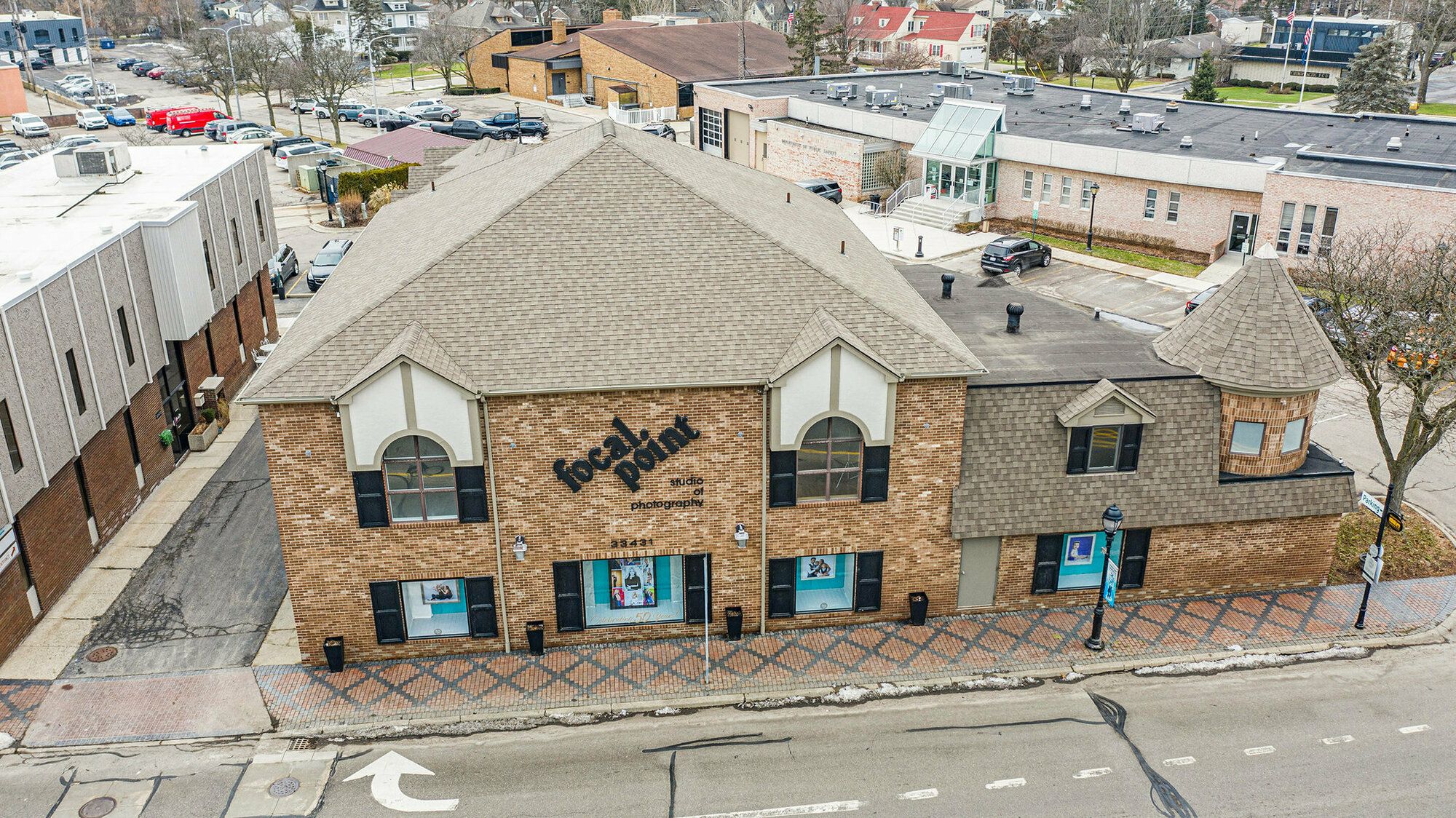 33431 Grand River Ave, Farmington, MI 48335