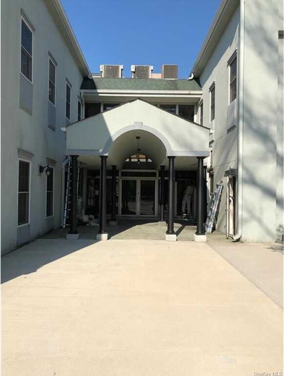 275 N Middletown Rd, Pearl River, NY 10965