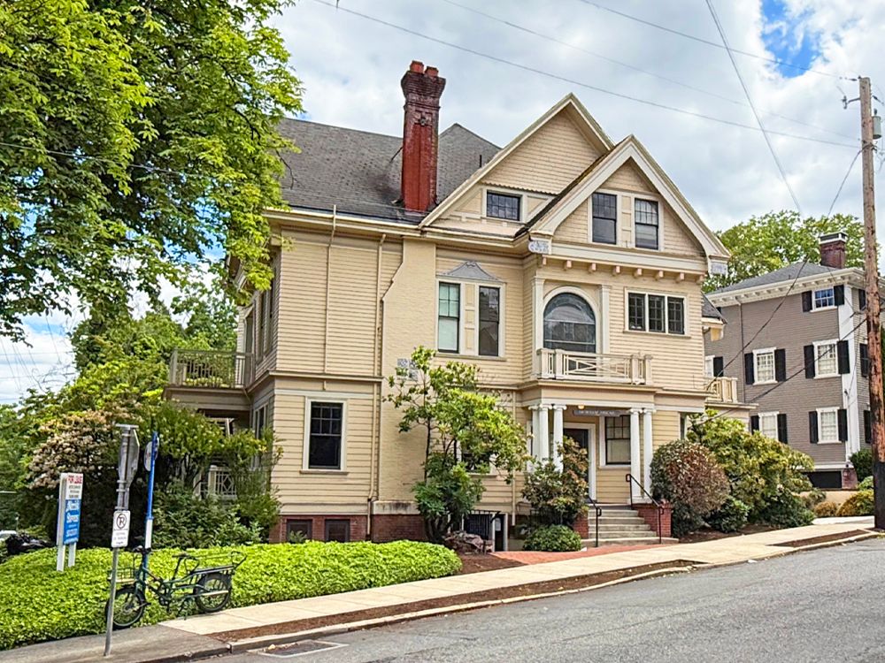 2138 SW Salmon St, Portland, OR 97205