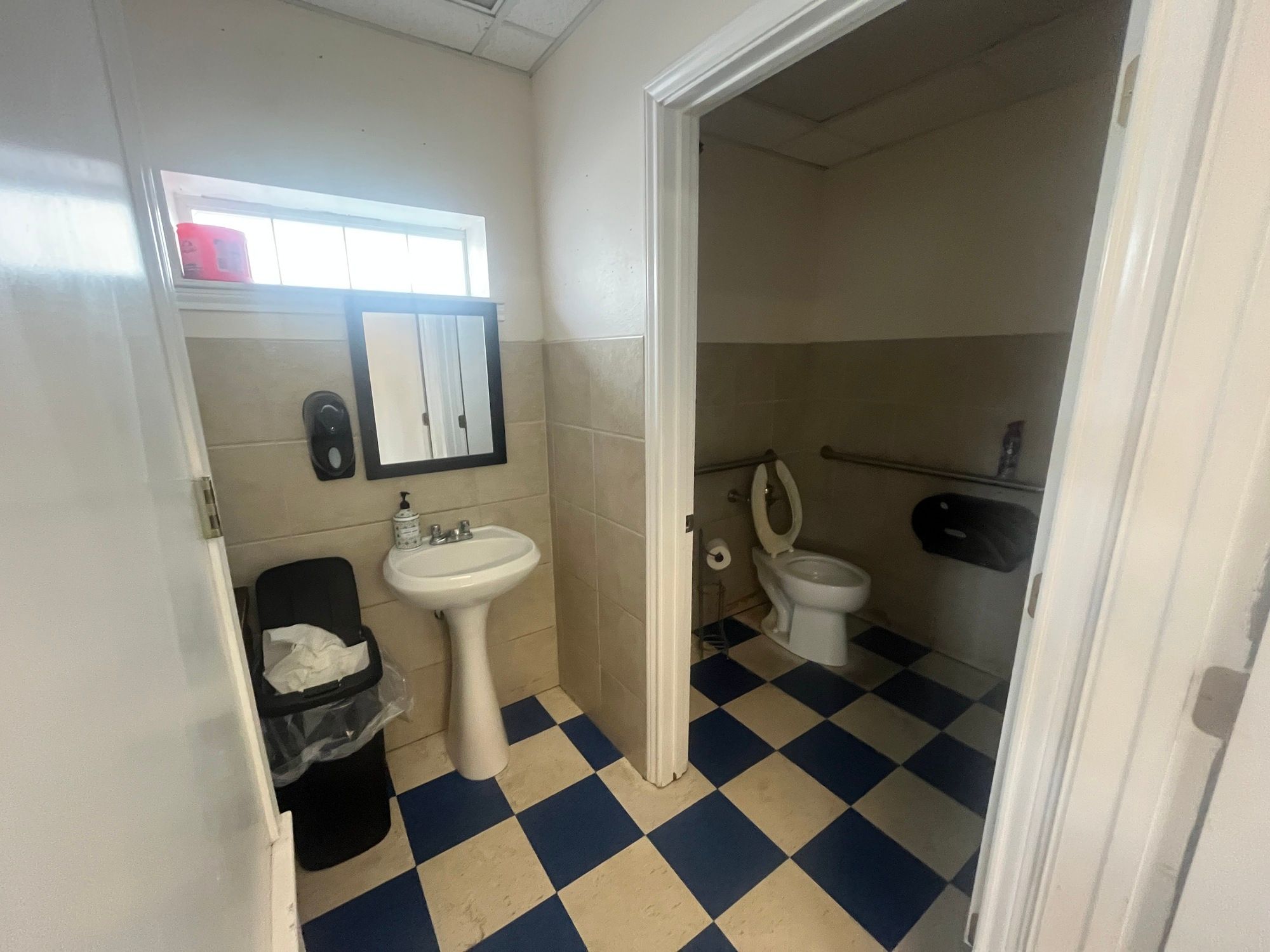 Retail for sale at 604 E University Ave, Georgetown, TX, 78626 — photo 7