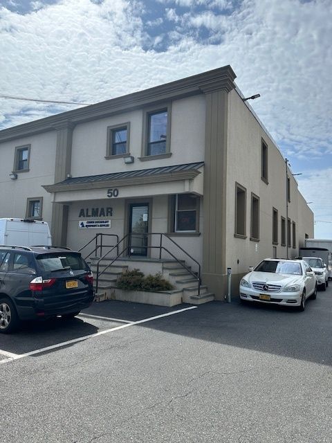 50 Bethpage Rd, Hicksville, NY 11801