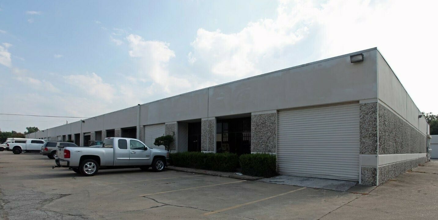 8520 Sweetwater Ln, Houston, TX 77037