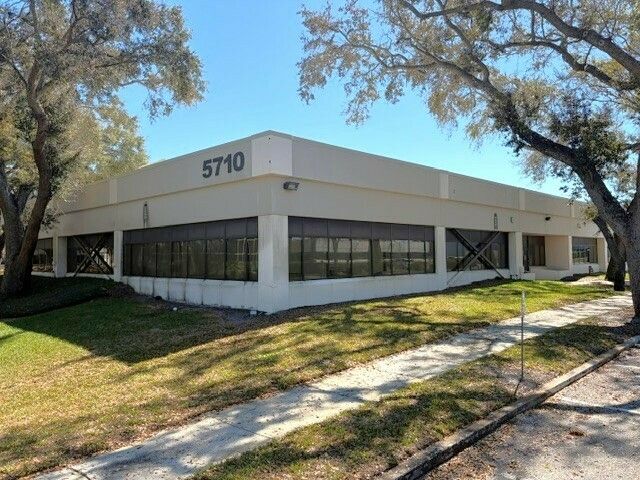 5710 Hoover Blvd, Tampa, FL 33634