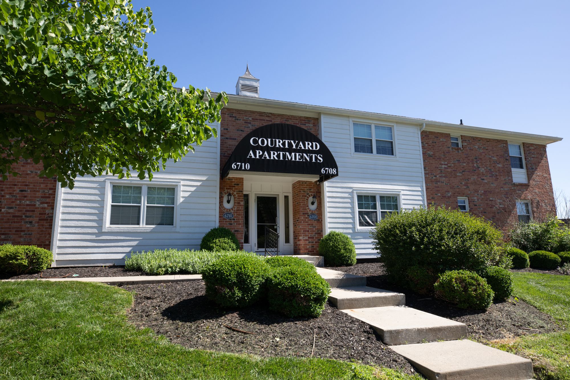 Courtyard - other for sale in overland park, KS