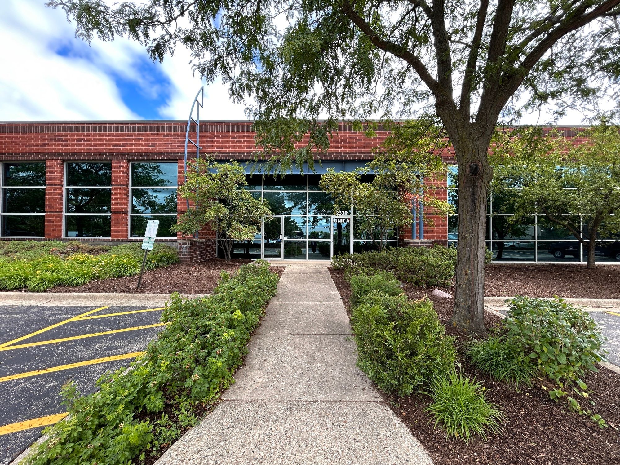 2330 N Hammond Dr, Schaumburg, IL 60173