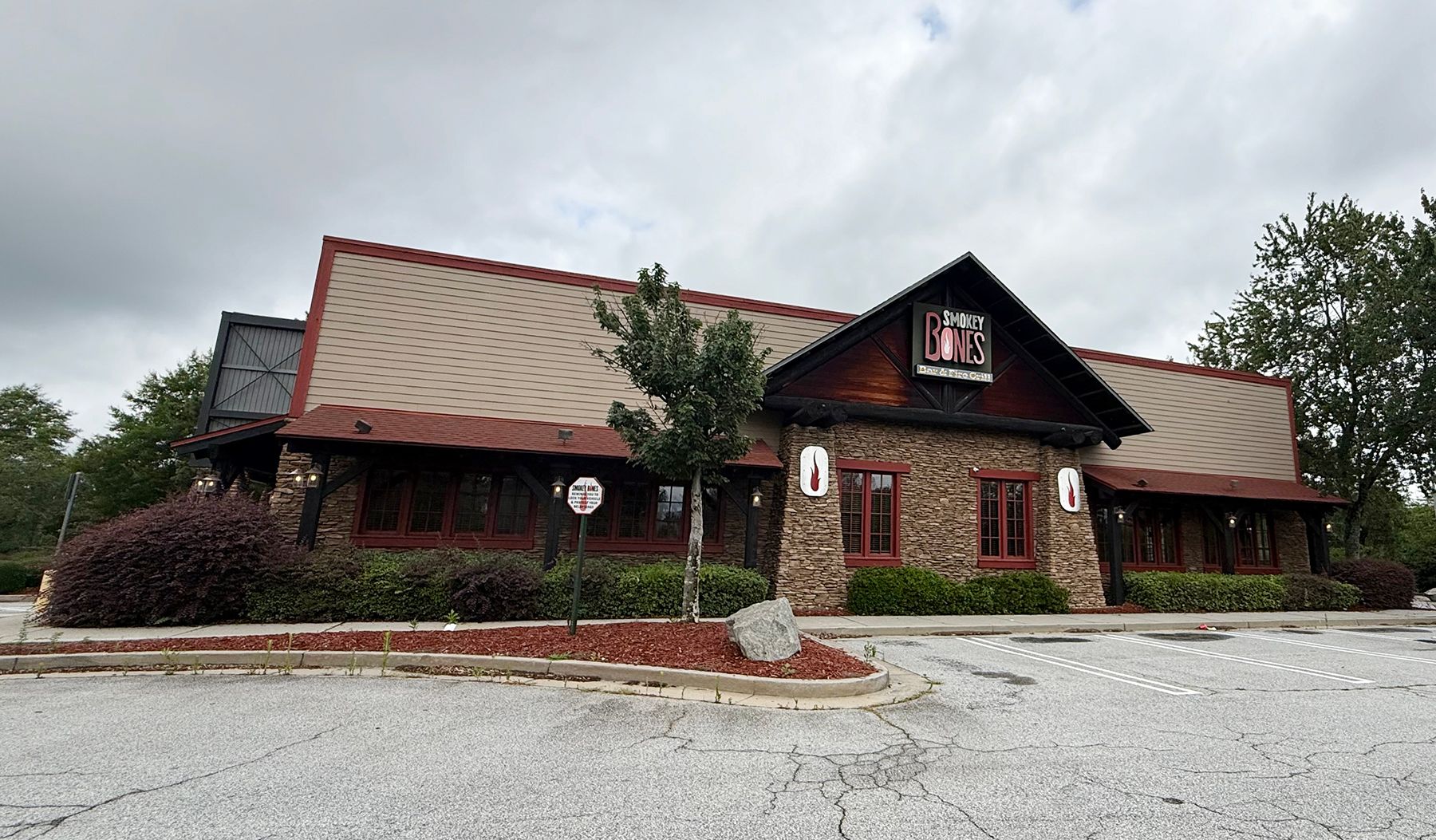 2930 Stonecrest Cir, Lithonia, GA 30038