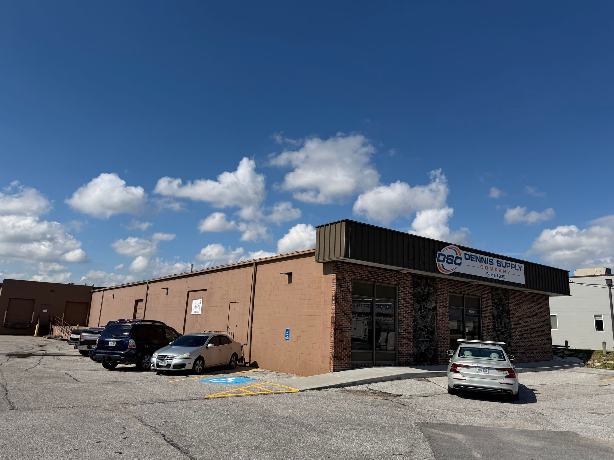 10821 I St, Omaha, NE 68137