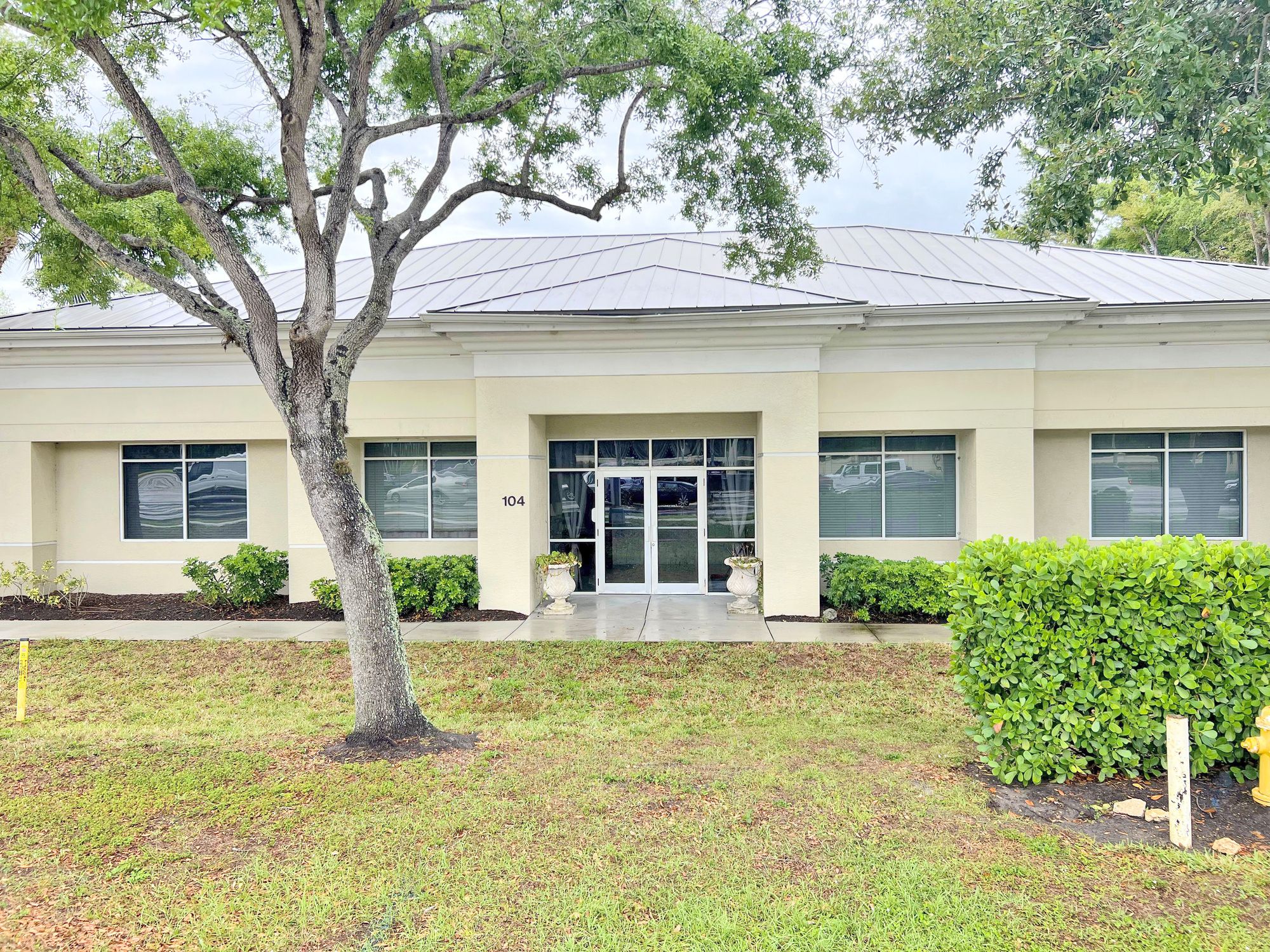 7385 Radio Rd, Naples, FL 34103