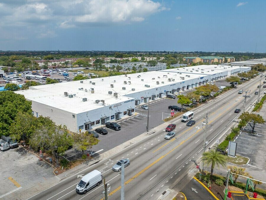 Lakes Merchandise Mart, 3849–3999 NW 19th St · Lauderdale Lakes