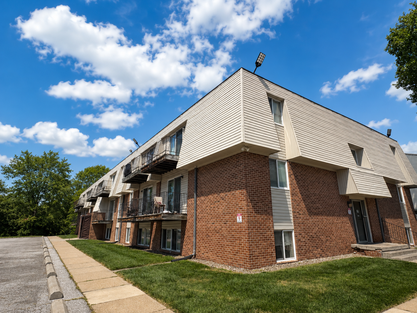 7810 Blondo St, Omaha, NE 68134