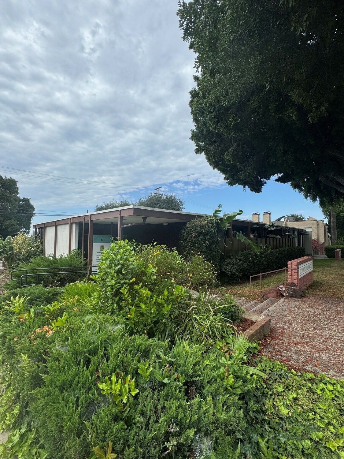814 W Foothill Blvd, Monrovia, CA 91016