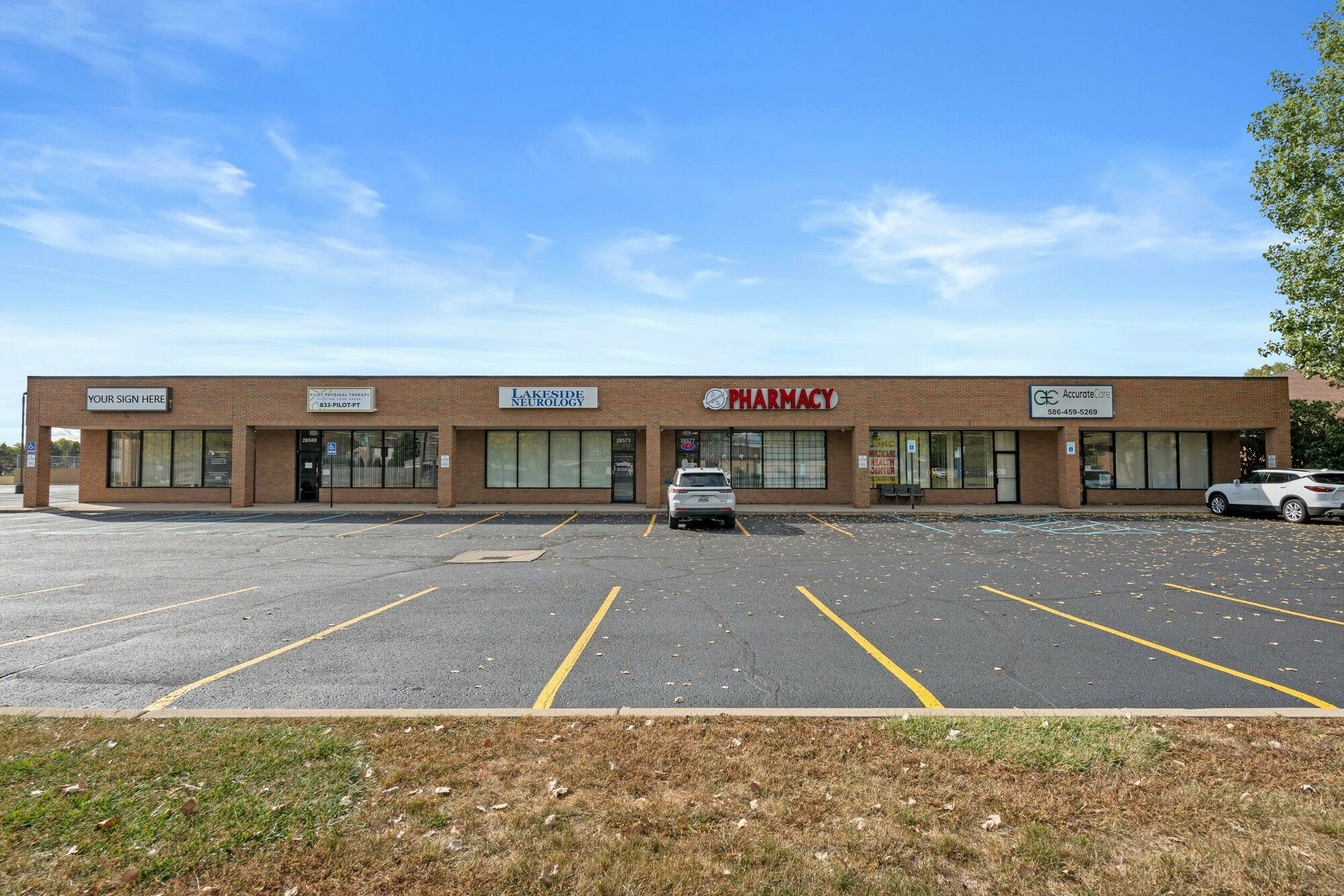 28565 Schoenherr Rd, Warren, MI 48088