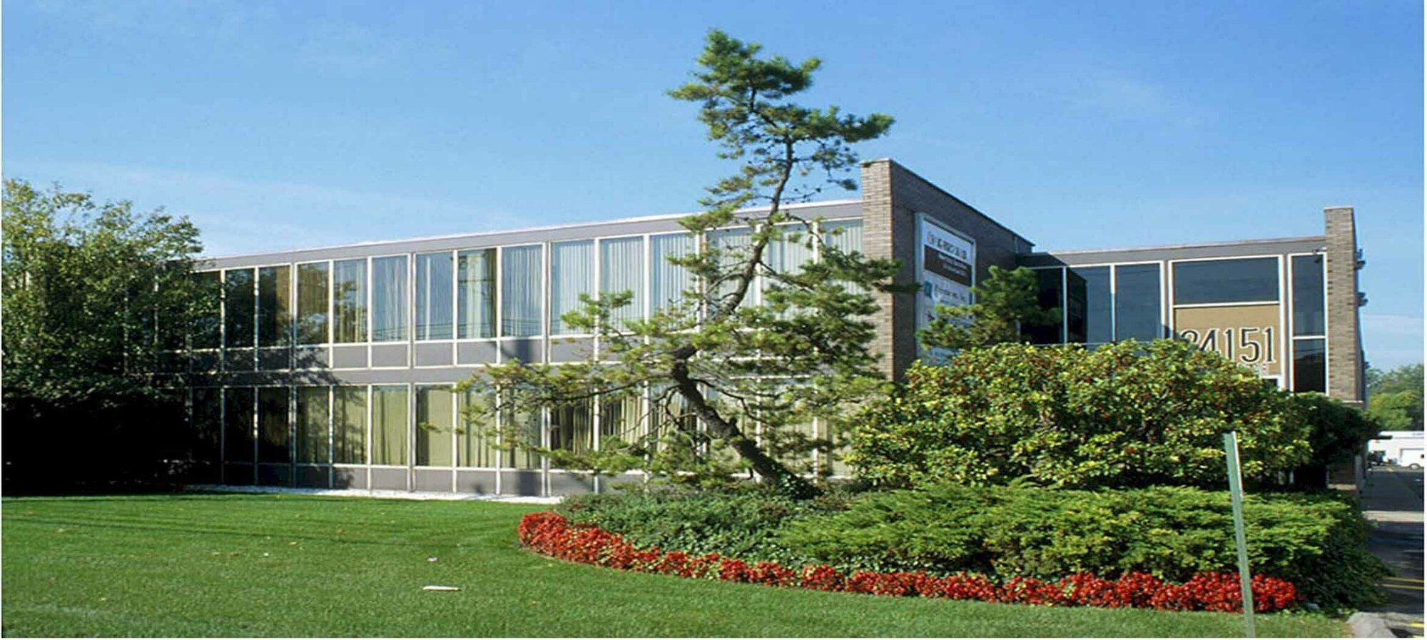 24151 Telegraph Rd, Southfield, MI 48033