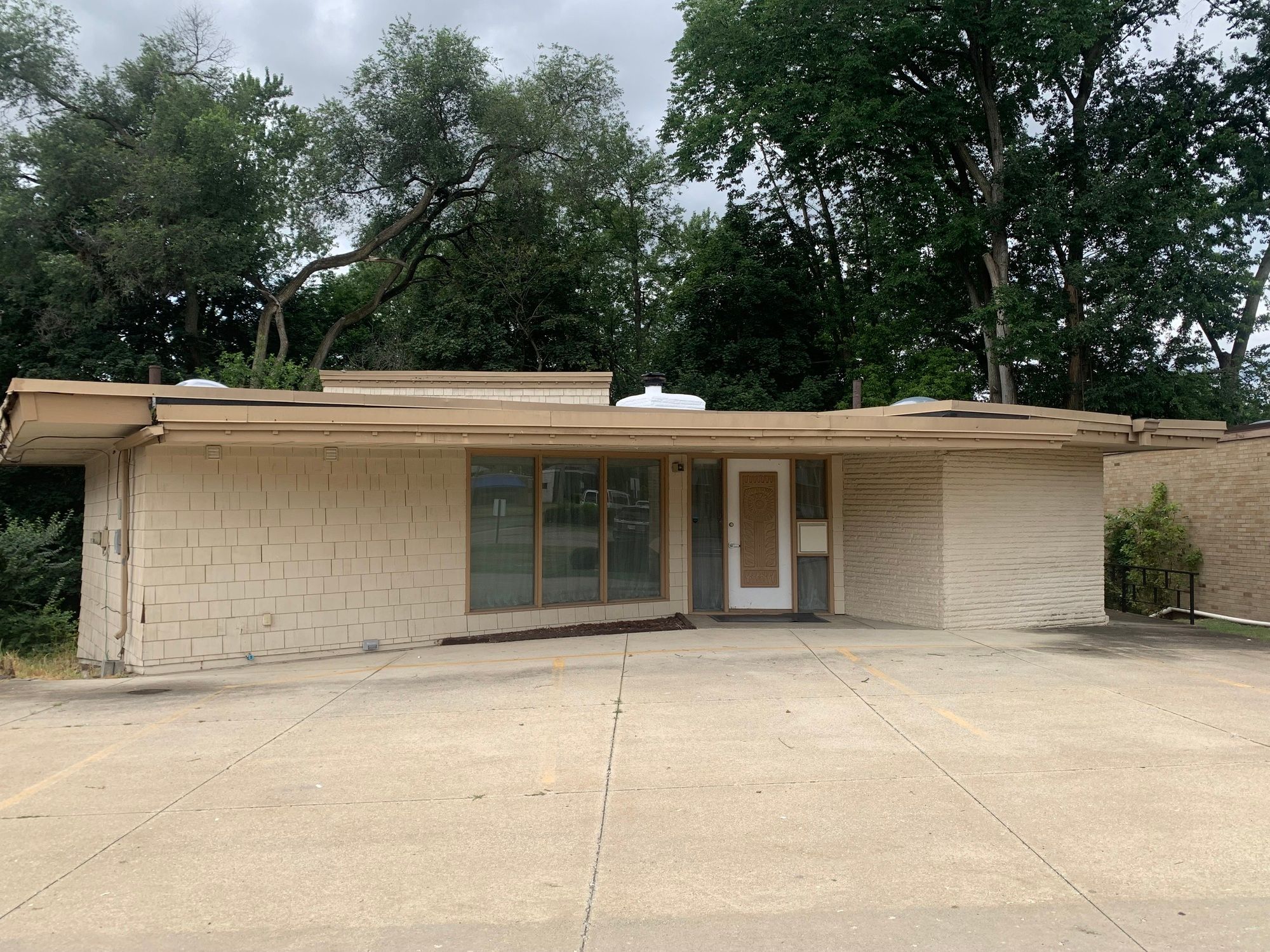 1821 Fulton Rd NW, Canton, OH 44709