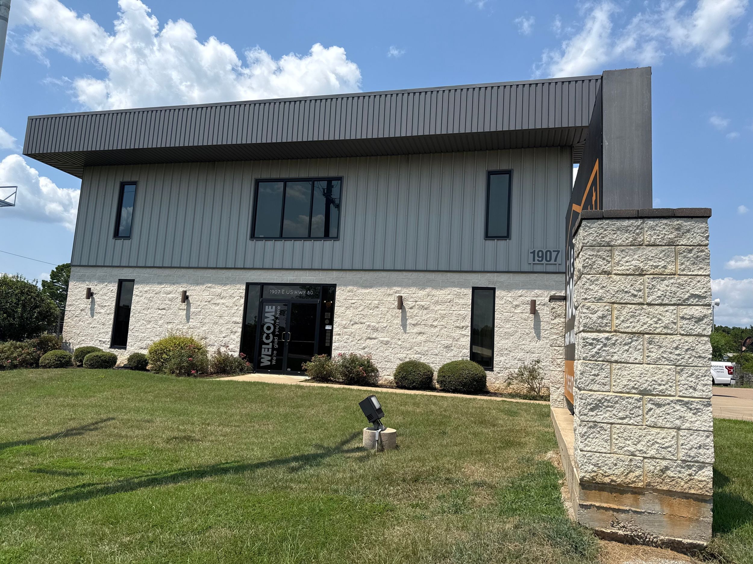1907 E US Hwy 80 White Oak, TX 75693
