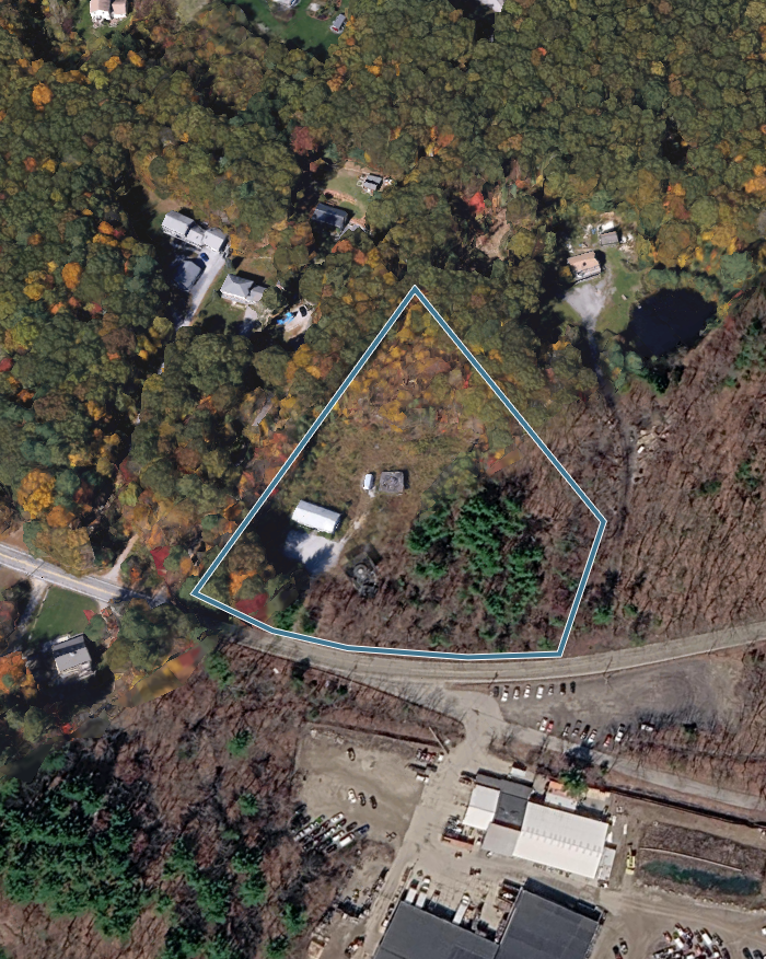27 Douglas Rd, Webster, MA 01570