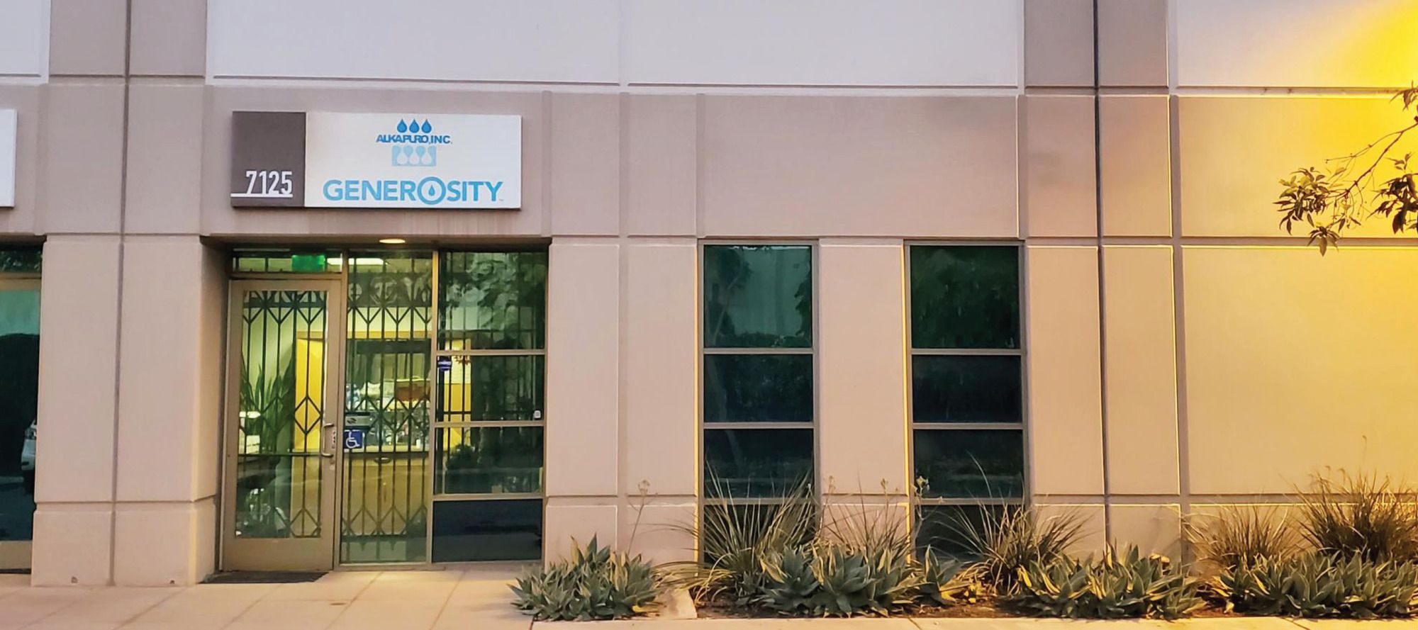 7125 Telegraph Rd, Montebello, CA 90640