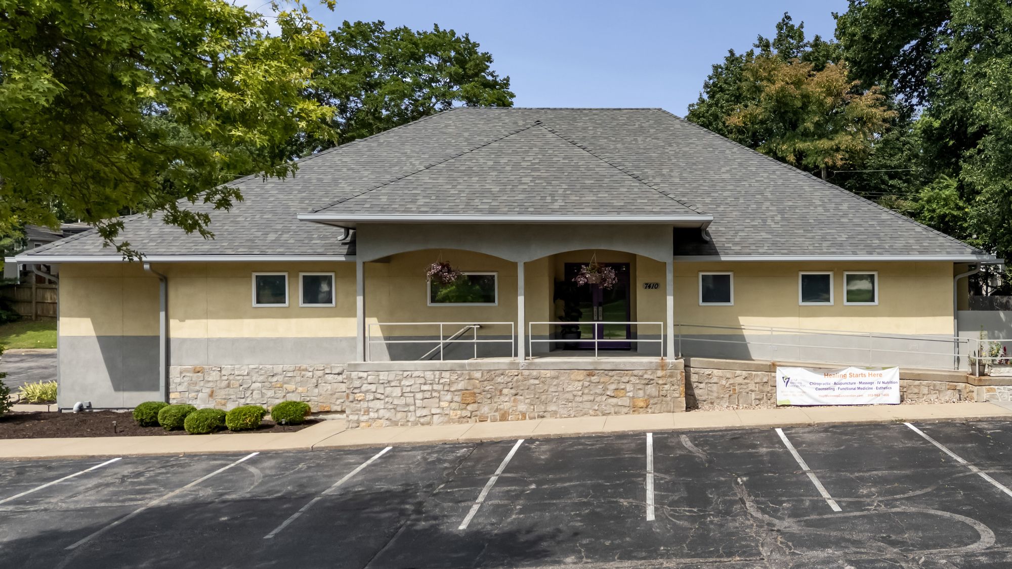 7410 Switzer Rd, Shawnee, KS 66203