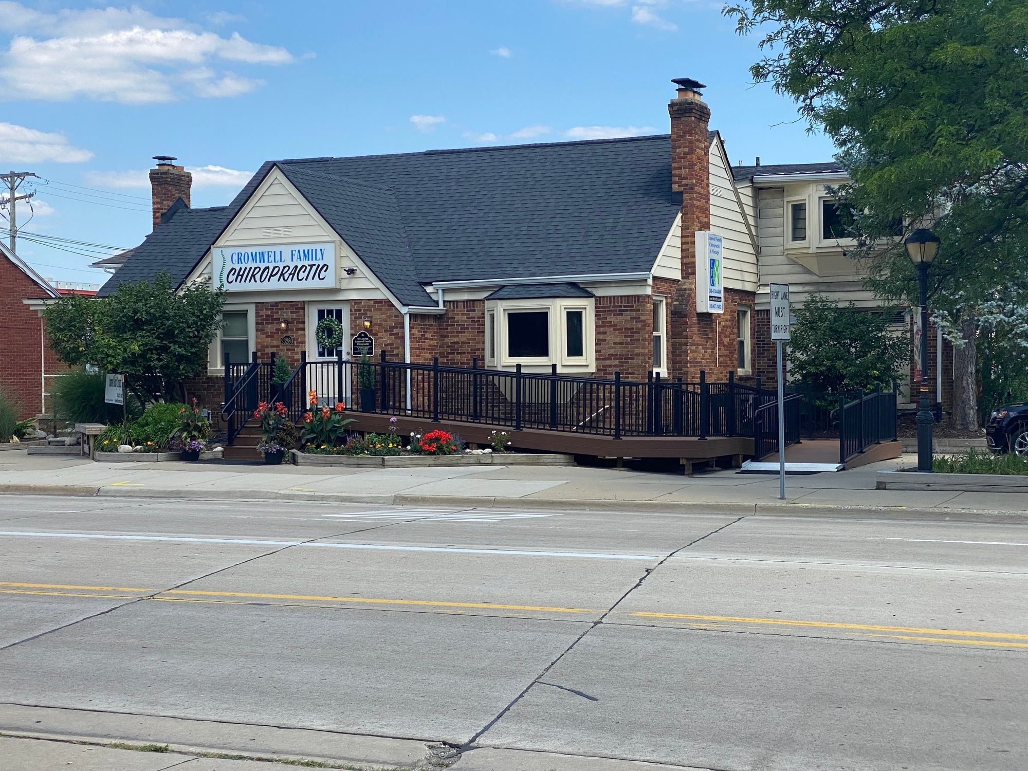 23280 Farmington Rd, Farmington, MI 48336