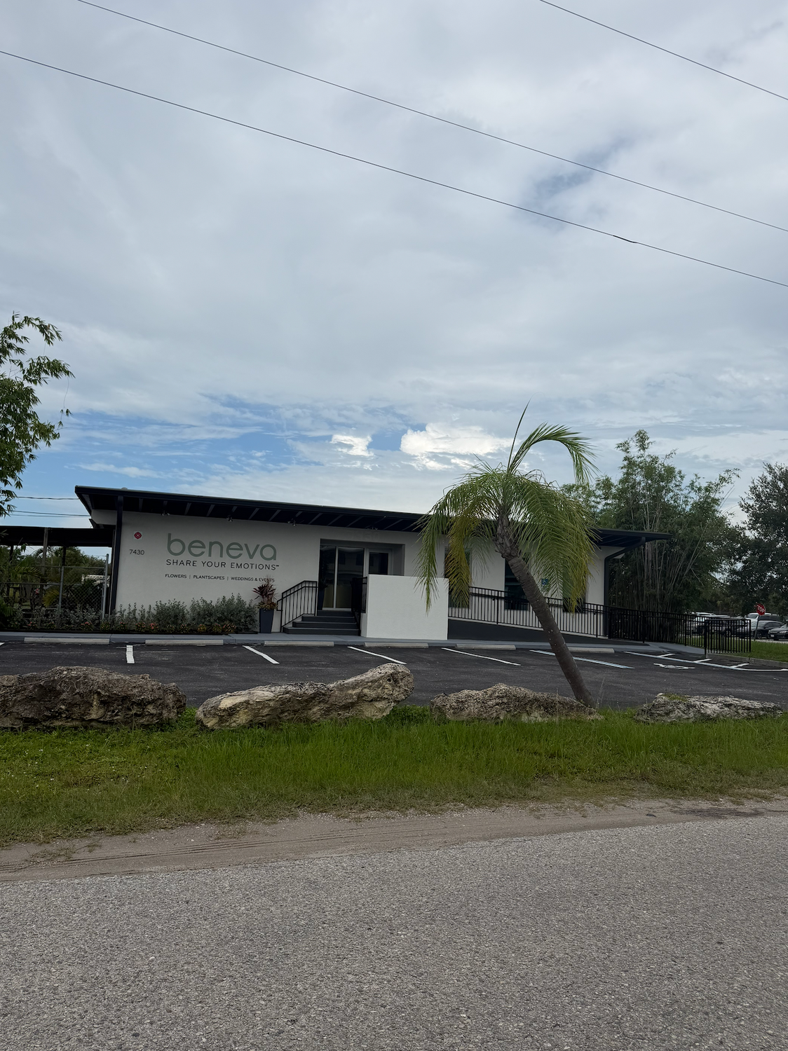 7430 COMMERCE PL, Sarasota, FL 34243