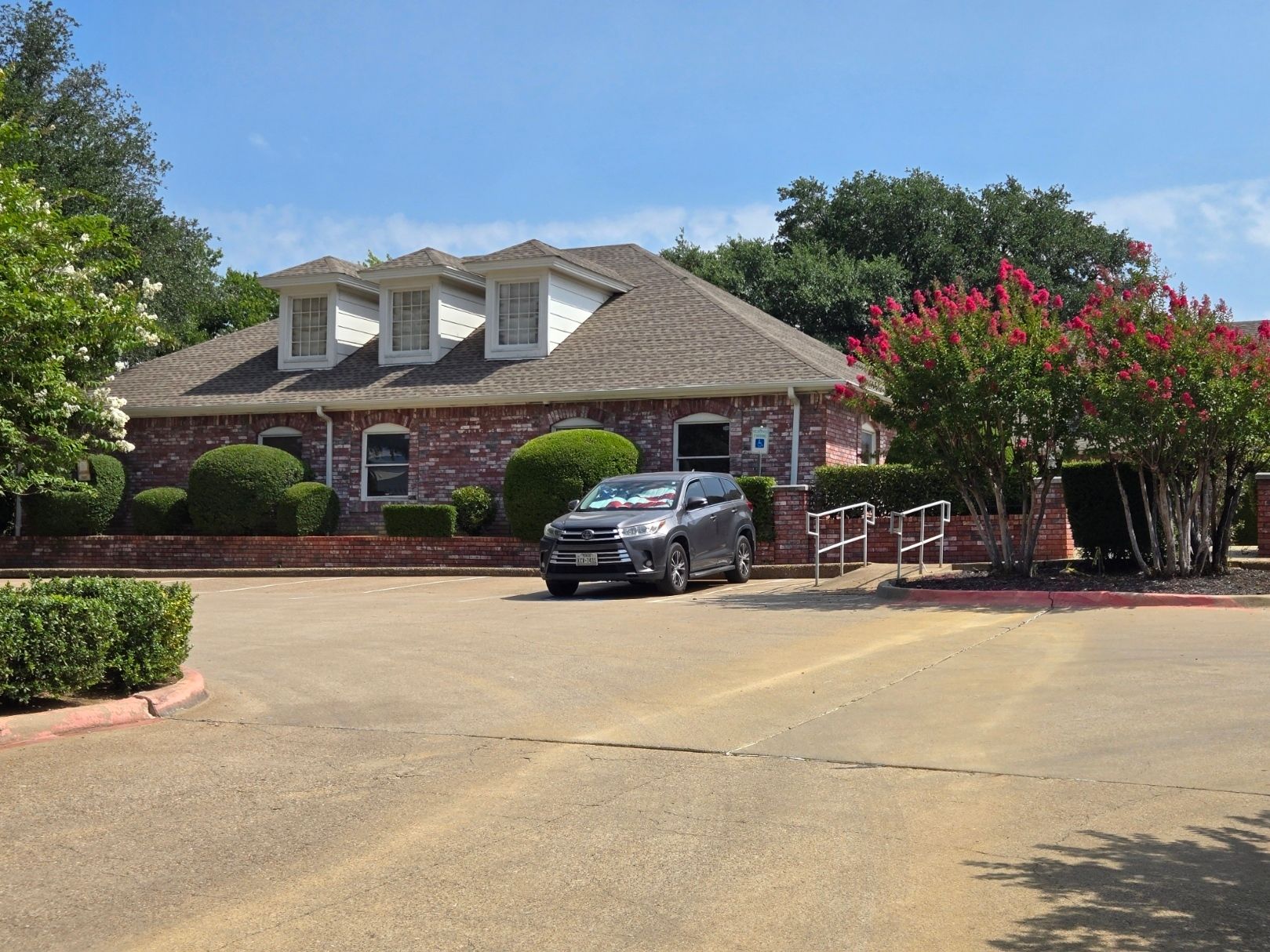 431 Omega Dr, Arlington, TX 76014
