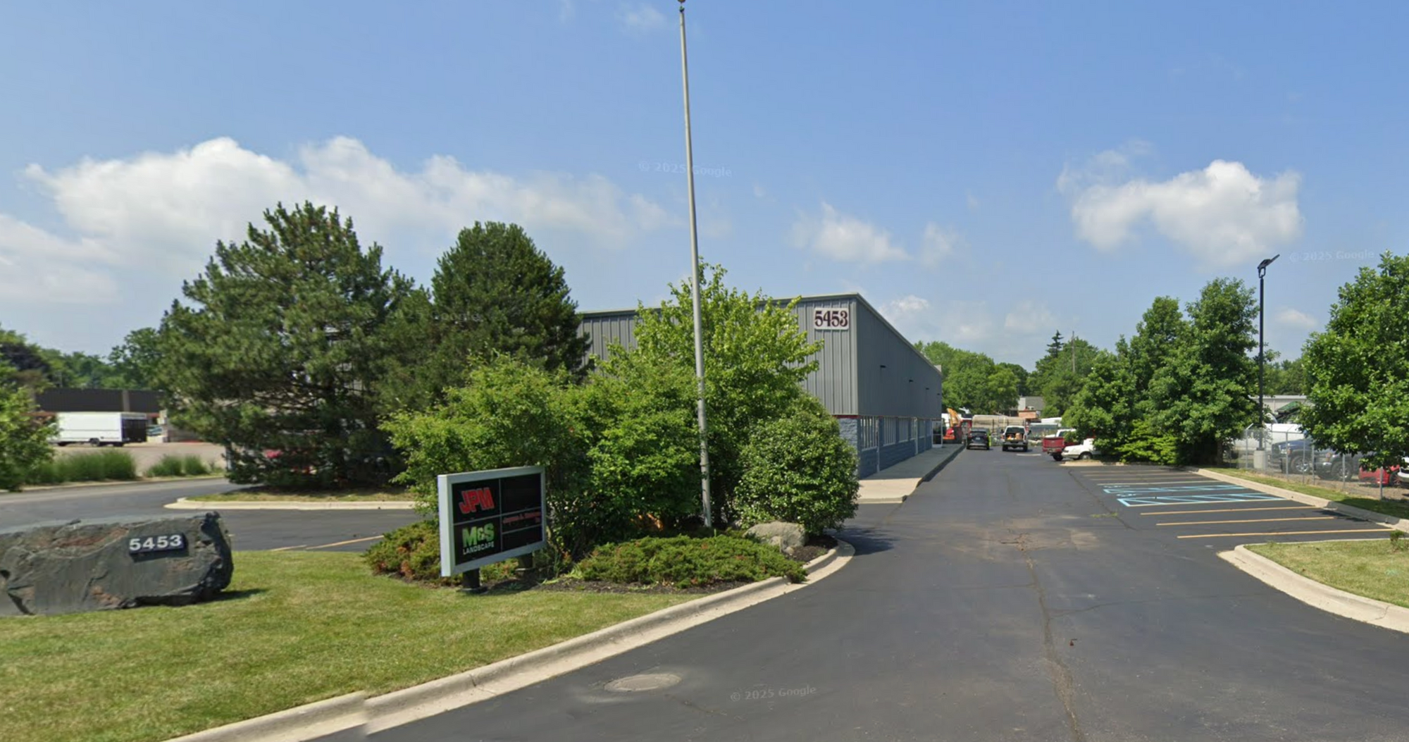 5453 Perry Dr, Waterford, MI 48329