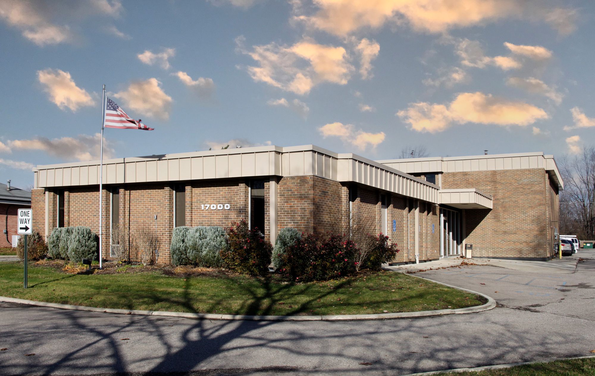 17000 W Twelve Mile Rd, Southfield, MI 48076