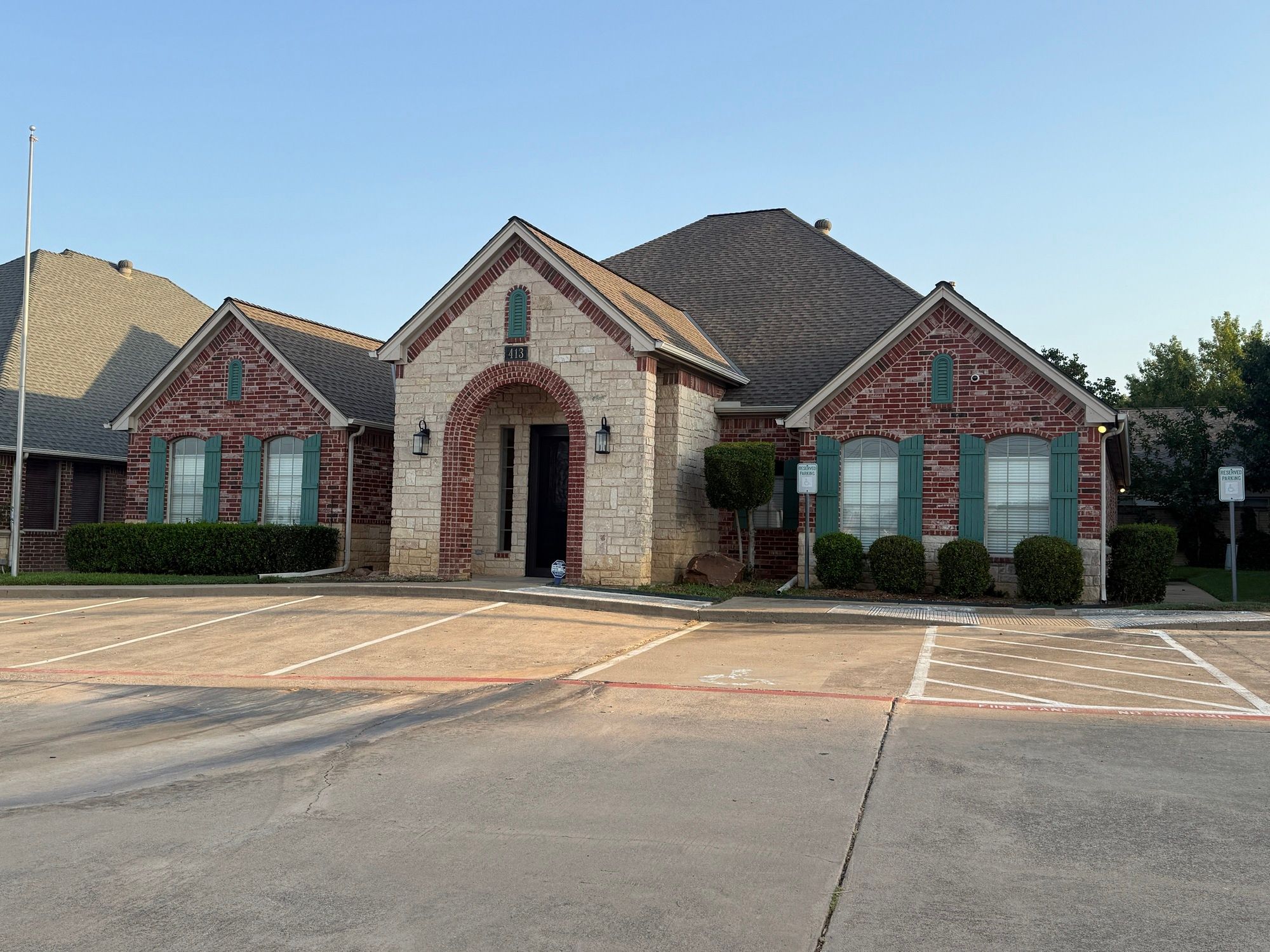 413 Harwood Rd, Bedford, TX 76021