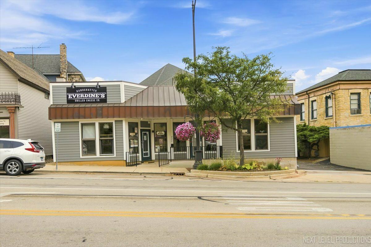 227-229 W Wilson St, Batavia, IL 60510