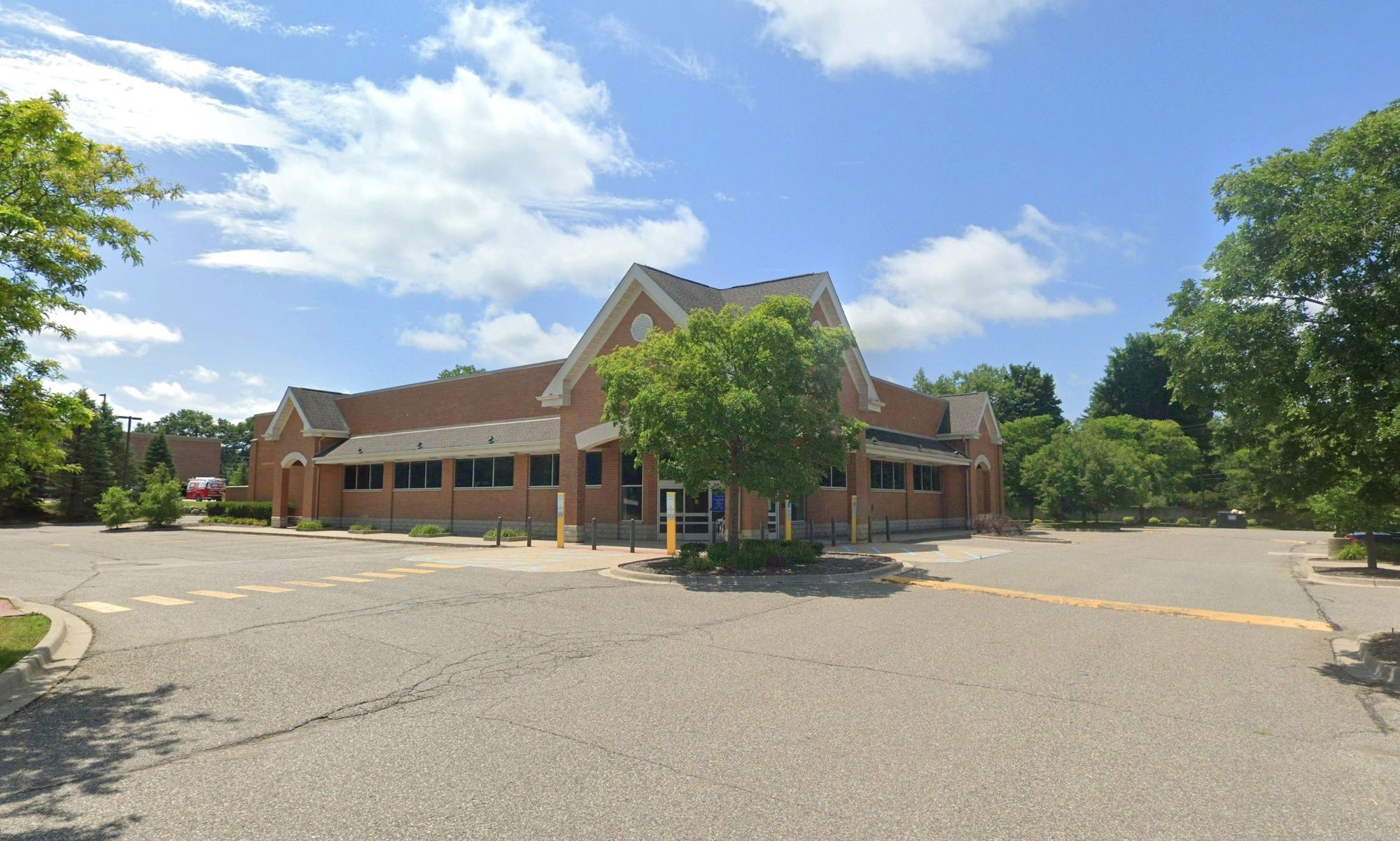 140 Milford Rd, Milford, MI 48381-2741